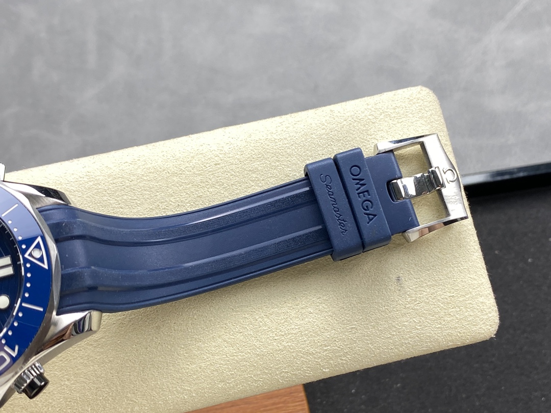Super Clone 1:1 Omega Seamaster Diver 300M Chronograph Blue Dial Rubber Strap