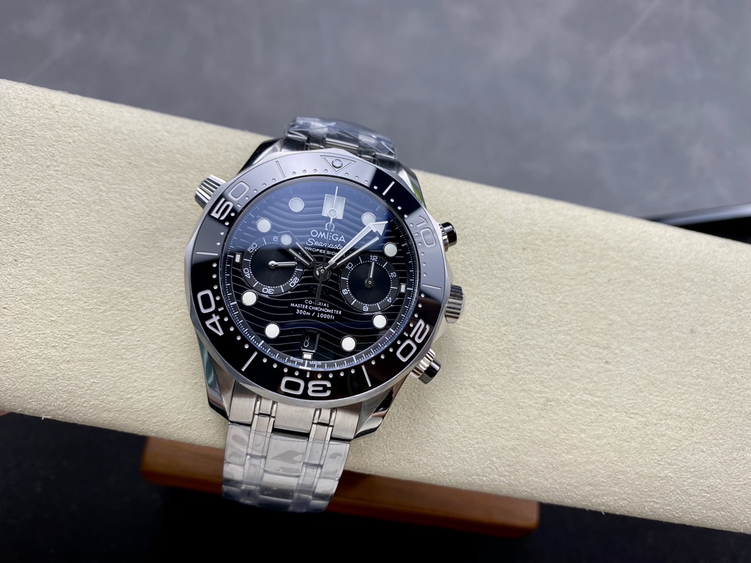 Super Clone 1:1 Omega Seamaster 300M Chronograph Black Dial & Bezel – Steel Bracelet