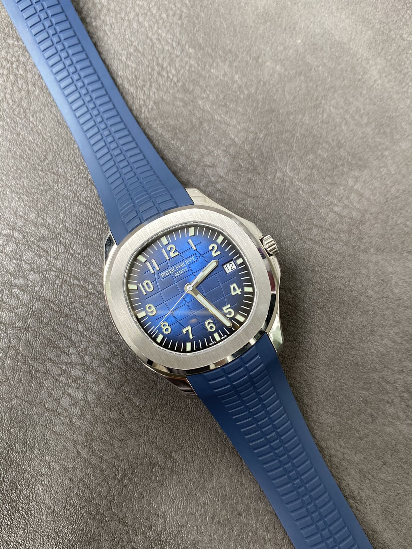 Super Clone 1:1 Patek Philippe Aquanaut 5168G – Blue Dial / Blue Rubber Strap