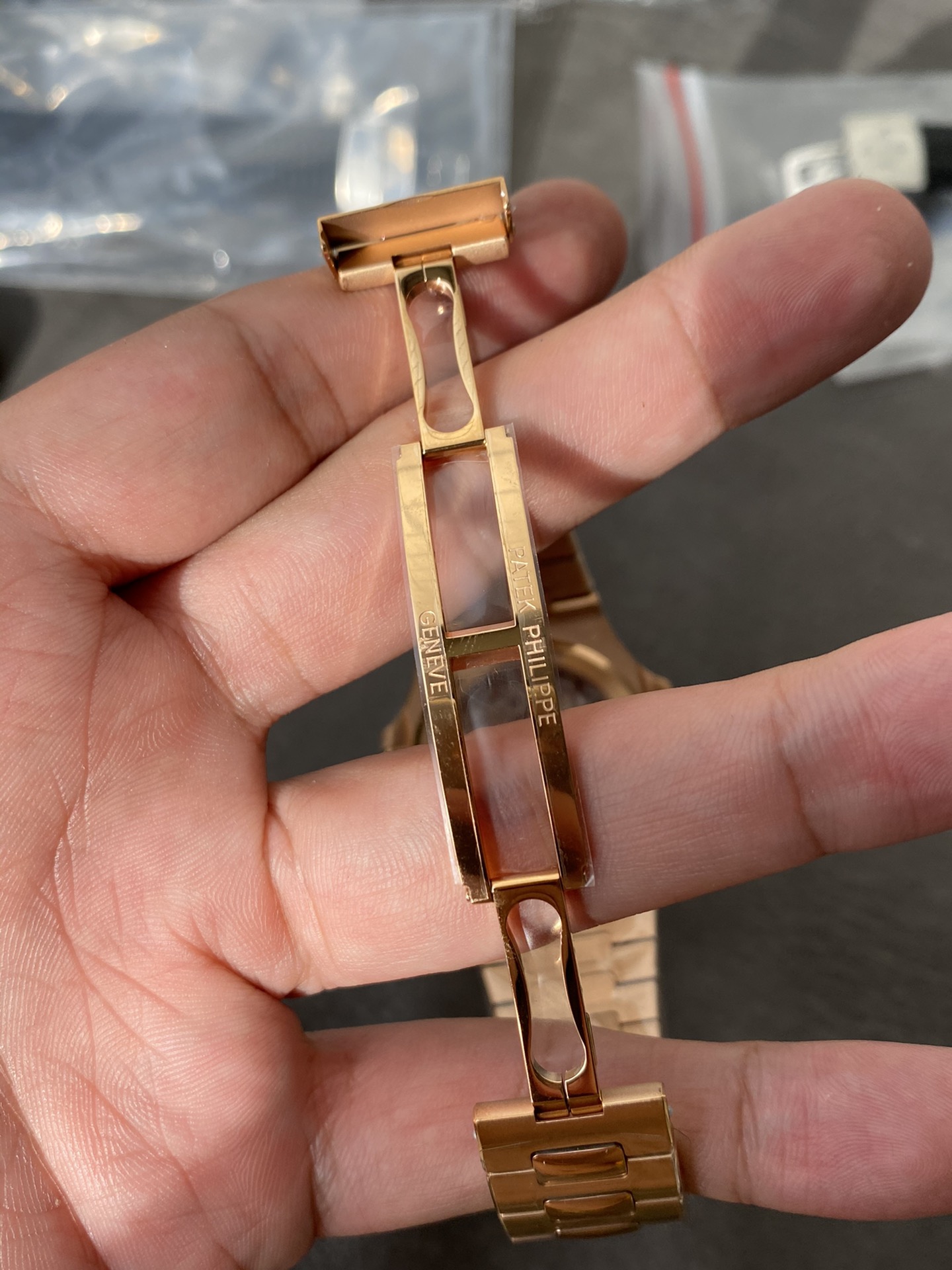 Super Clone 1:1 Patek Philippe Nautilus 5711/1R – Rose Gold / Chocolate Brown Dial / Full RG Bracelet / Date Display