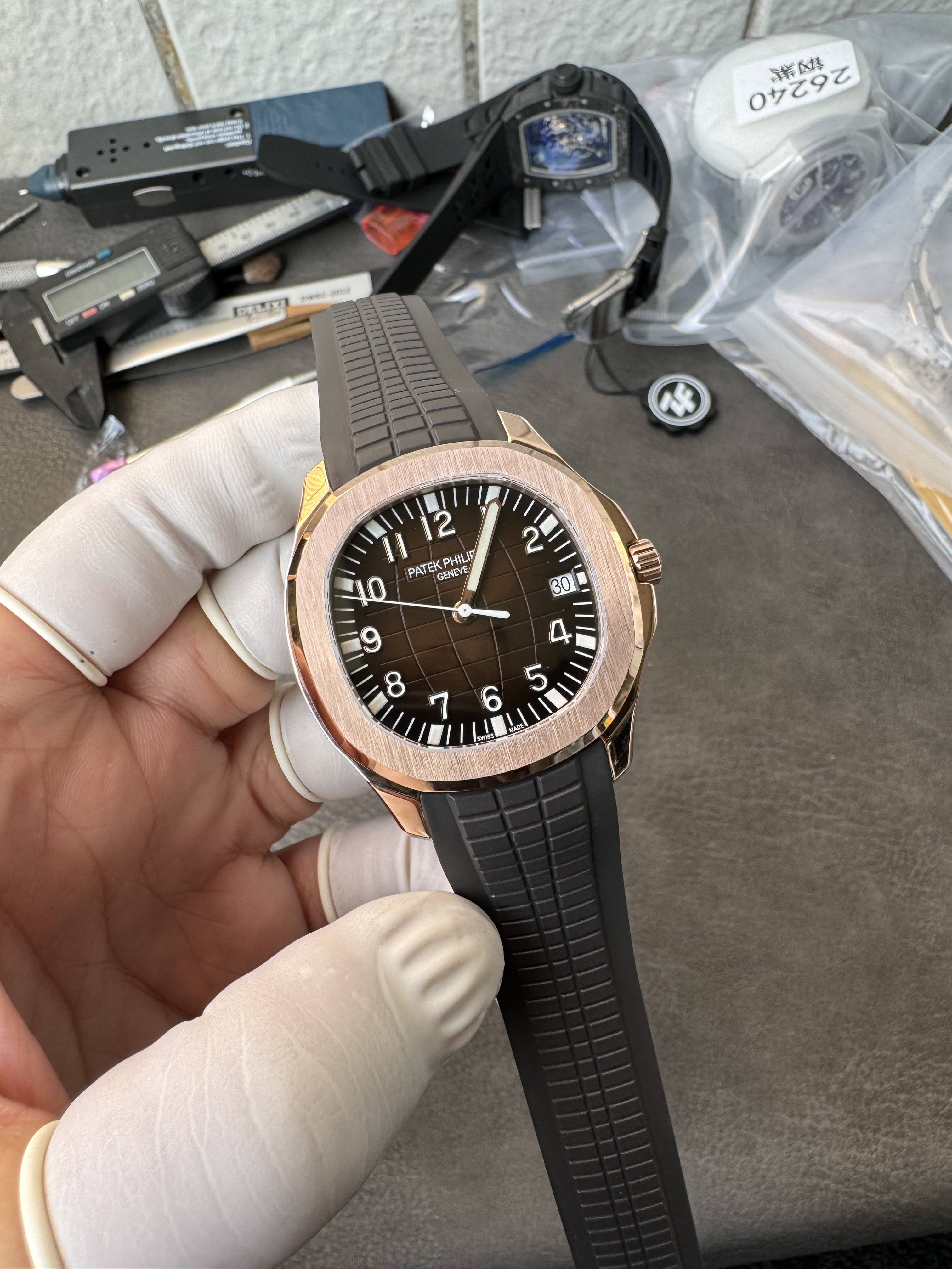 Super Clone 1:1 Patek Philippe Aquanaut 5167R – Rose Gold Case / Black Dial / Rubber Strap