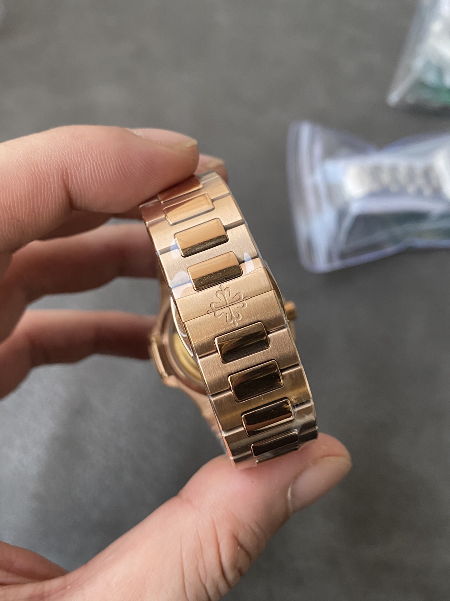 Super Clone 1:1 Patek Philippe Nautilus 7118/1R – Rose Gold / White Embossed Dial