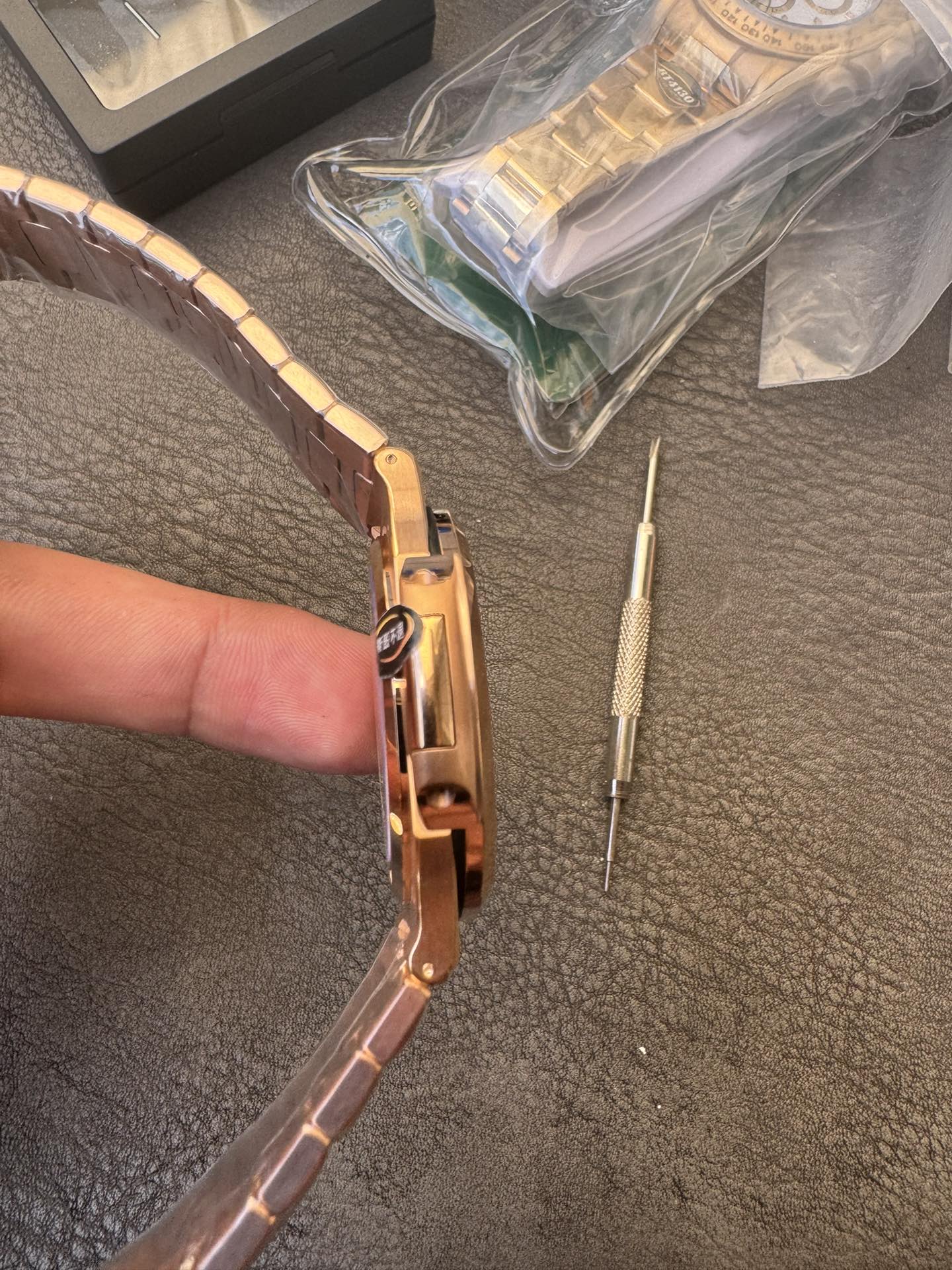 Super Clone 1:1 Patek Philippe Nautilus 5711/1R – Rose Gold / Smoked Grey Dial / Full RG Bracelet / Date Display