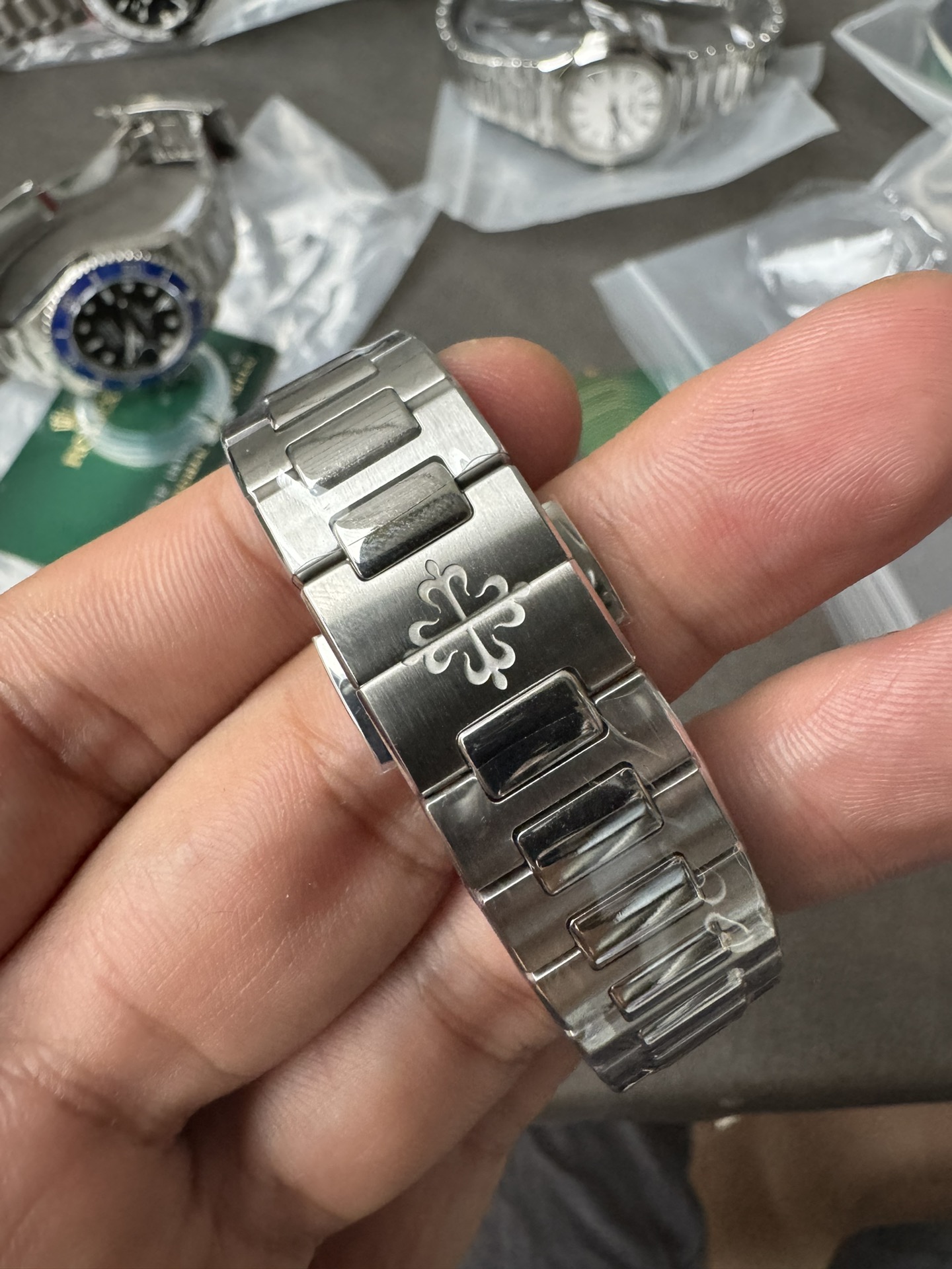 Super Clone 1:1 Patek Philippe Nautilus 7118/1A – Stainless Steel / Silver Embossed Dial