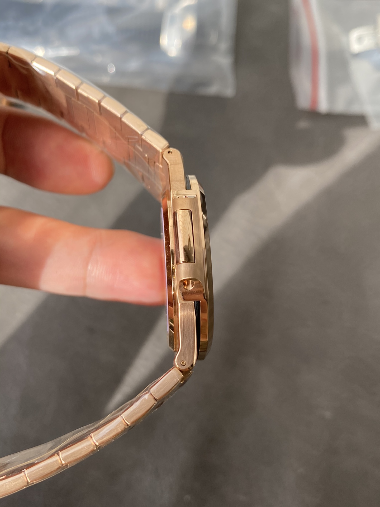 Super Clone 1:1 Patek Philippe Nautilus 5711/1R – Rose Gold / Chocolate Brown Dial / Full RG Bracelet / Date Display