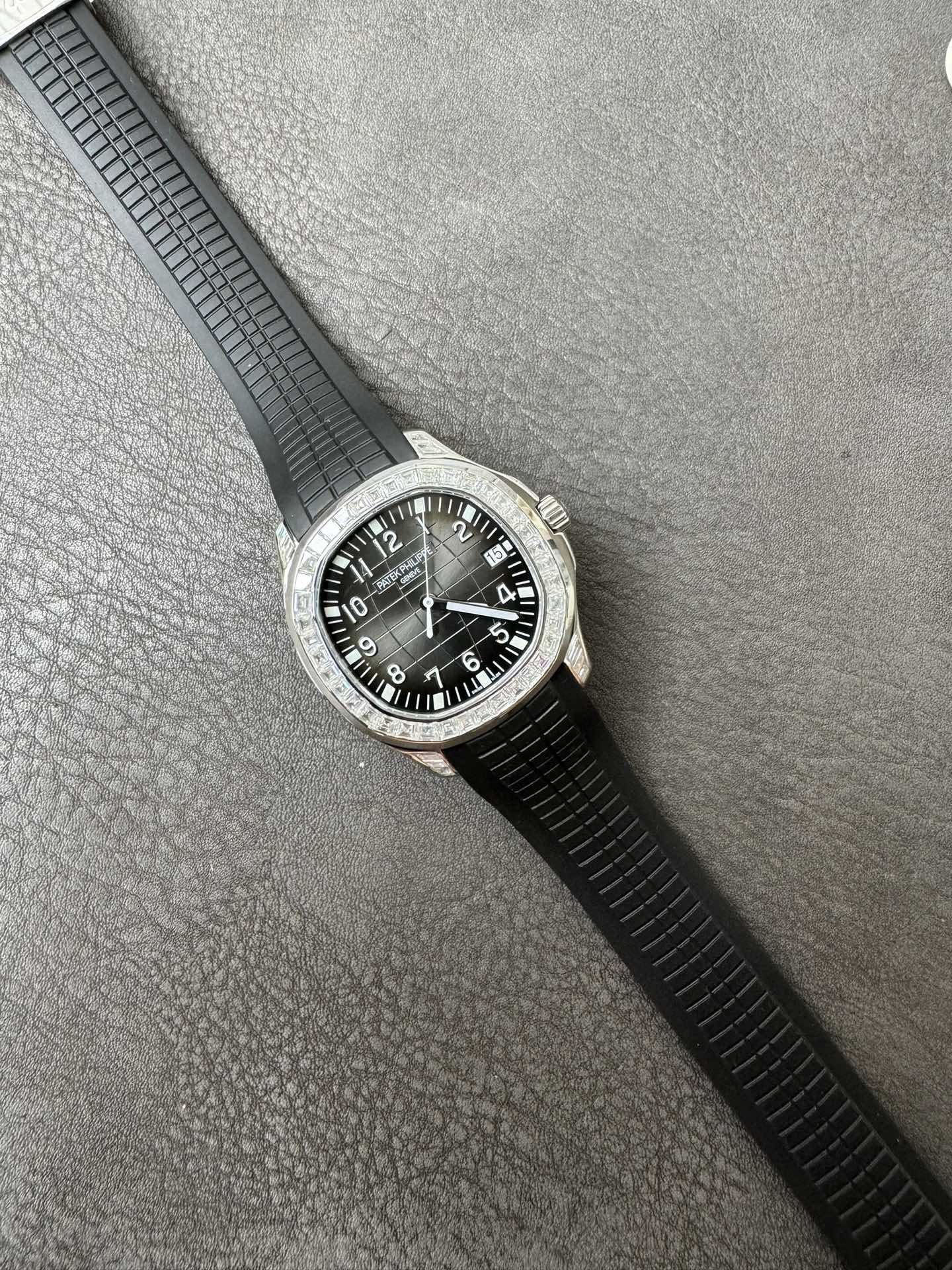 Super Clone 1:1 Patek Philippe Aquanaut Black Dial – Diamond Bezel / Black Rubber Strap / Date Display