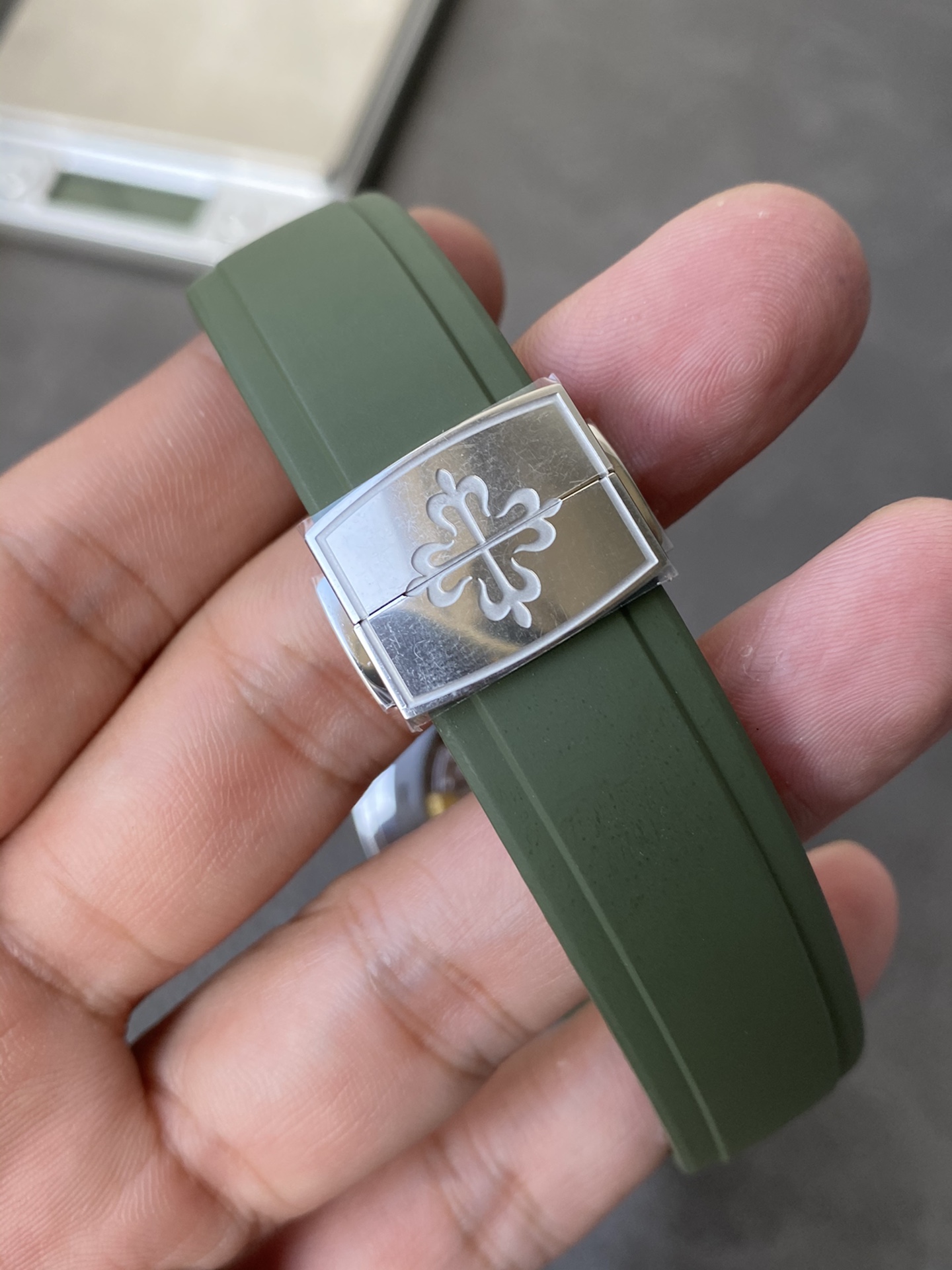 Super Clone 1:1 Patek Philippe Aquanaut 5168G – Green Olive Dial / Vero Rubber Strap / Date Display