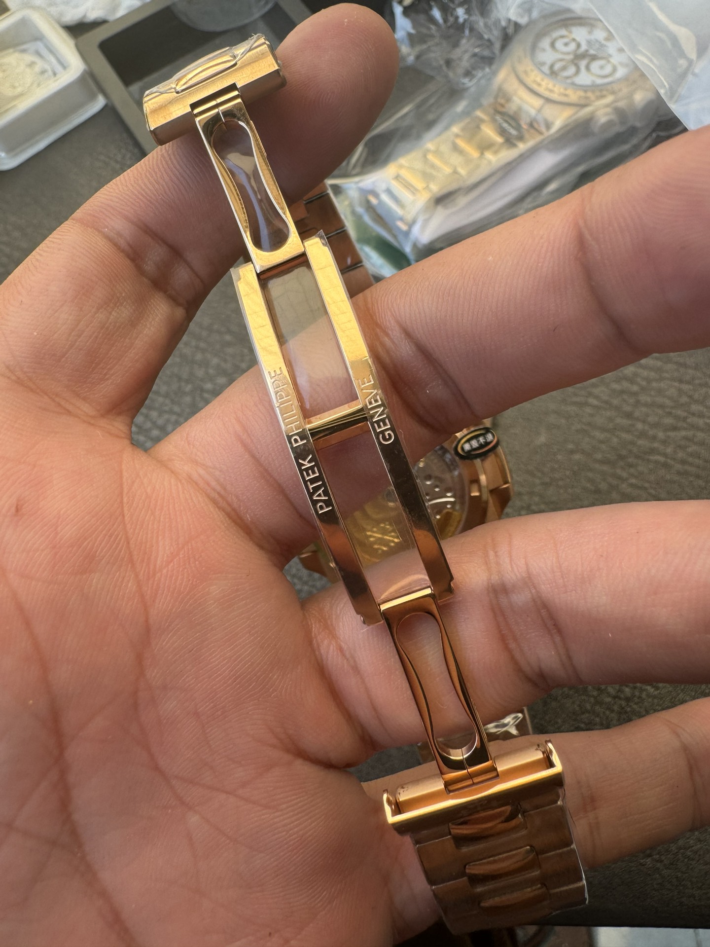 Super Clone 1:1 Patek Philippe Nautilus 5711/1R – Rose Gold / Smoked Grey Dial / Full RG Bracelet / Date Display