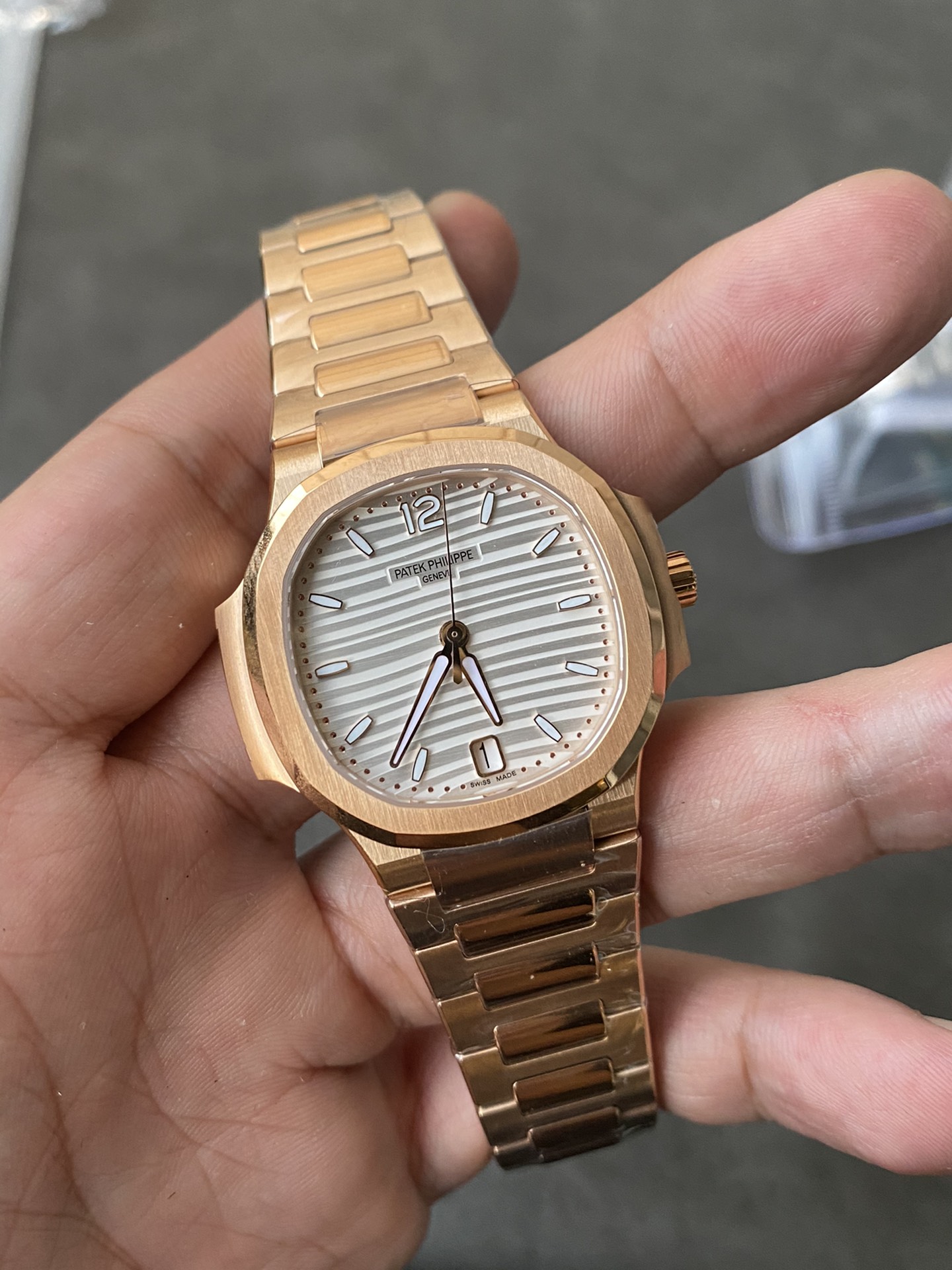 Super Clone 1:1 Patek Philippe Nautilus 7118/1R – Rose Gold / White Embossed Dial