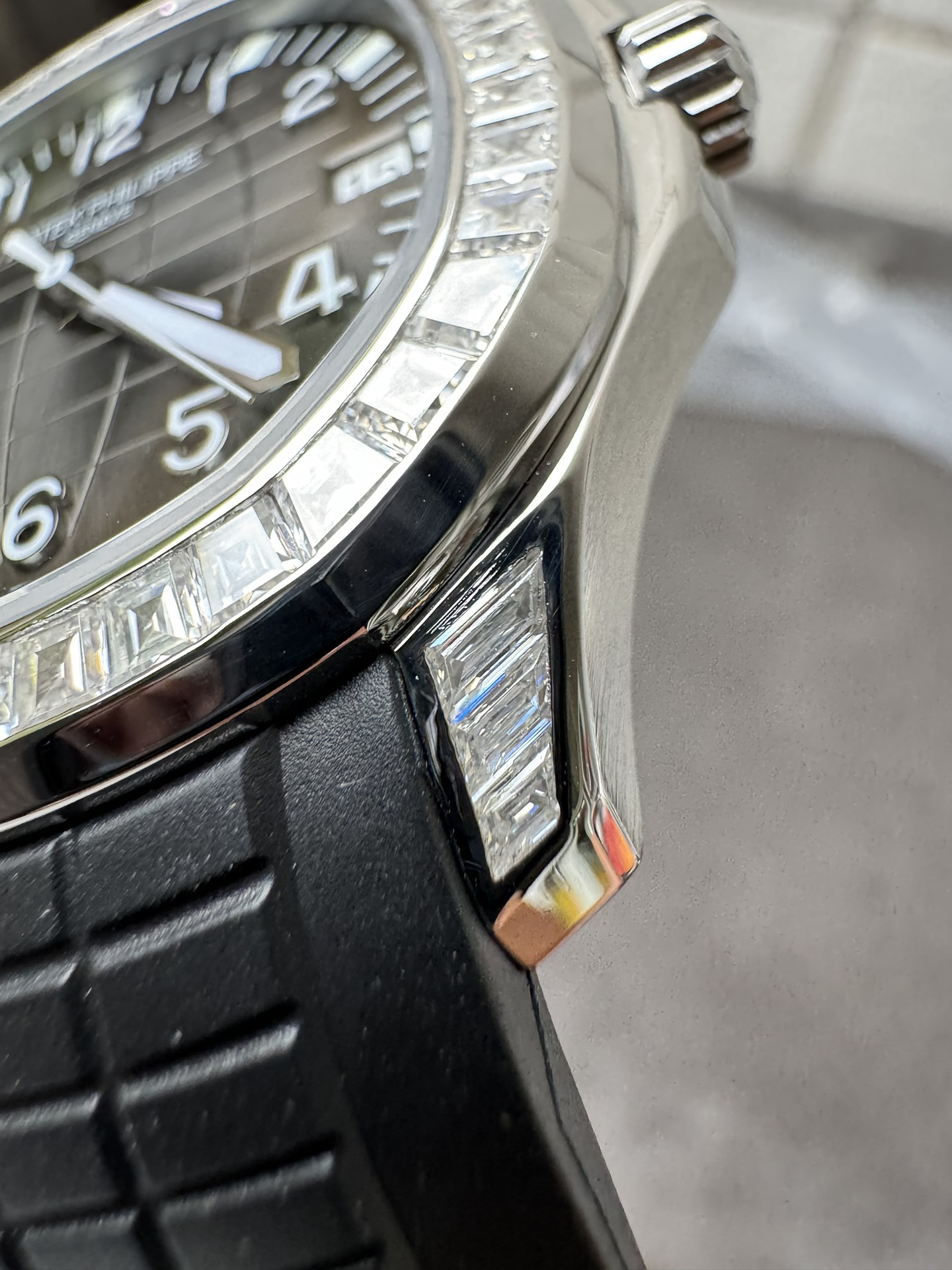 Super Clone 1:1 Patek Philippe Aquanaut Black Dial – Diamond Bezel / Black Rubber Strap / Date Display
