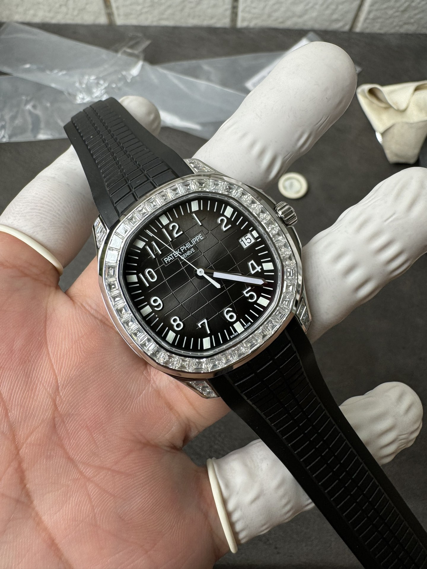 Super Clone 1:1 Patek Philippe Aquanaut Black Dial – Diamond Bezel / Black Rubber Strap / Date Display