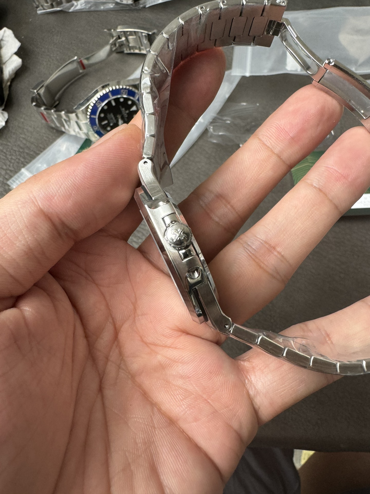 Super Clone 1:1 Patek Philippe Nautilus 5711/1A – White Dial / Stainless Steel Bracelet / Date Display