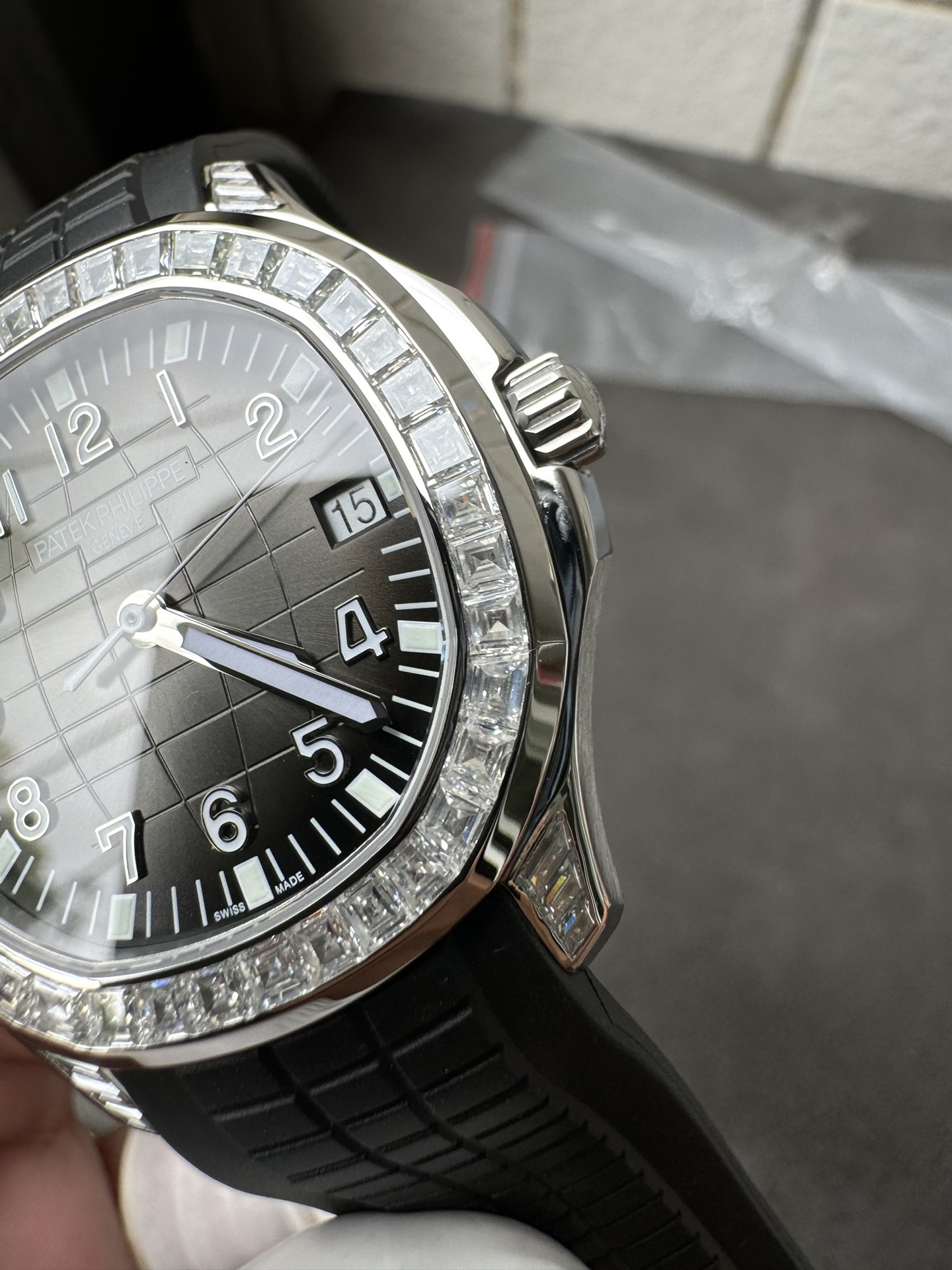 Super Clone 1:1 Patek Philippe Aquanaut Black Dial – Diamond Bezel / Black Rubber Strap / Date Display