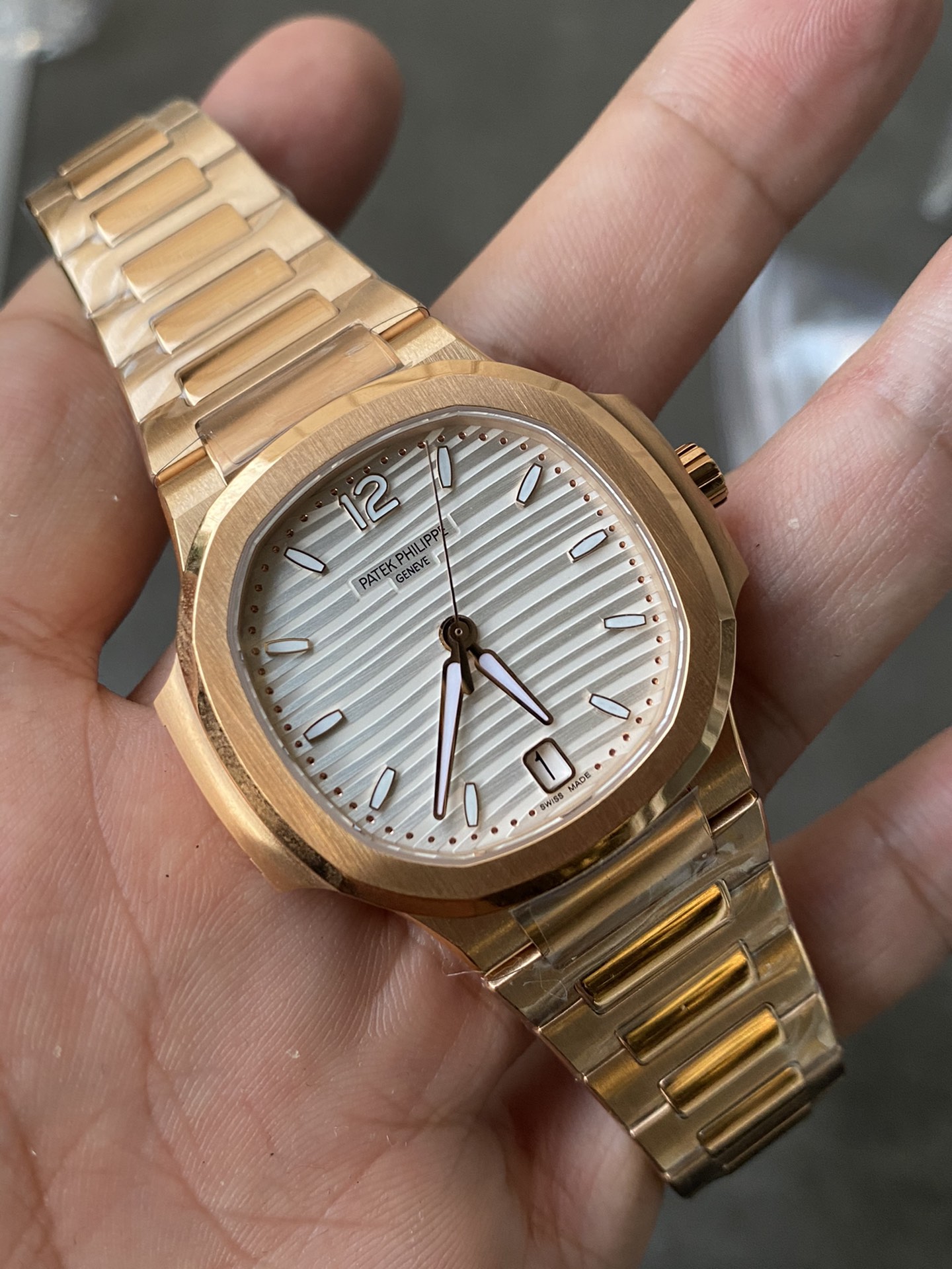 Super Clone 1:1 Patek Philippe Nautilus 7118/1R – Rose Gold / White Embossed Dial