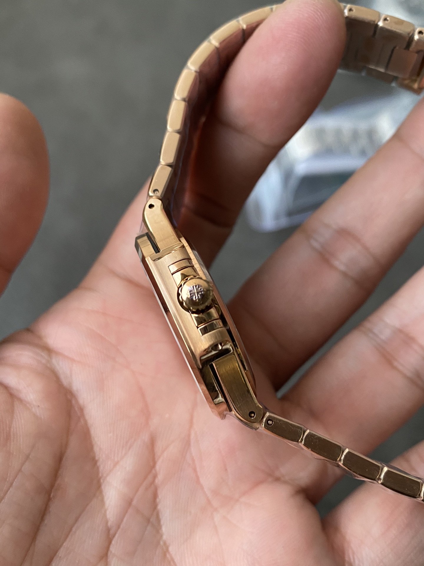 Super Clone 1:1 Patek Philippe Nautilus 7118/1R – Rose Gold / White Embossed Dial