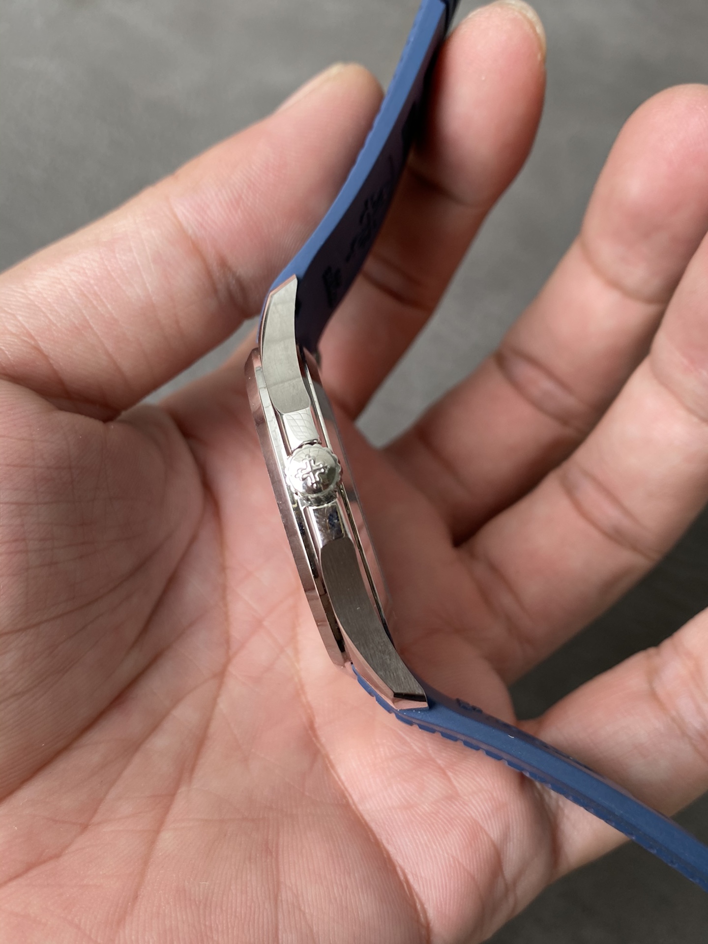 Super Clone 1:1 Patek Philippe Aquanaut 5168G – Blue Dial / Blue Rubber Strap