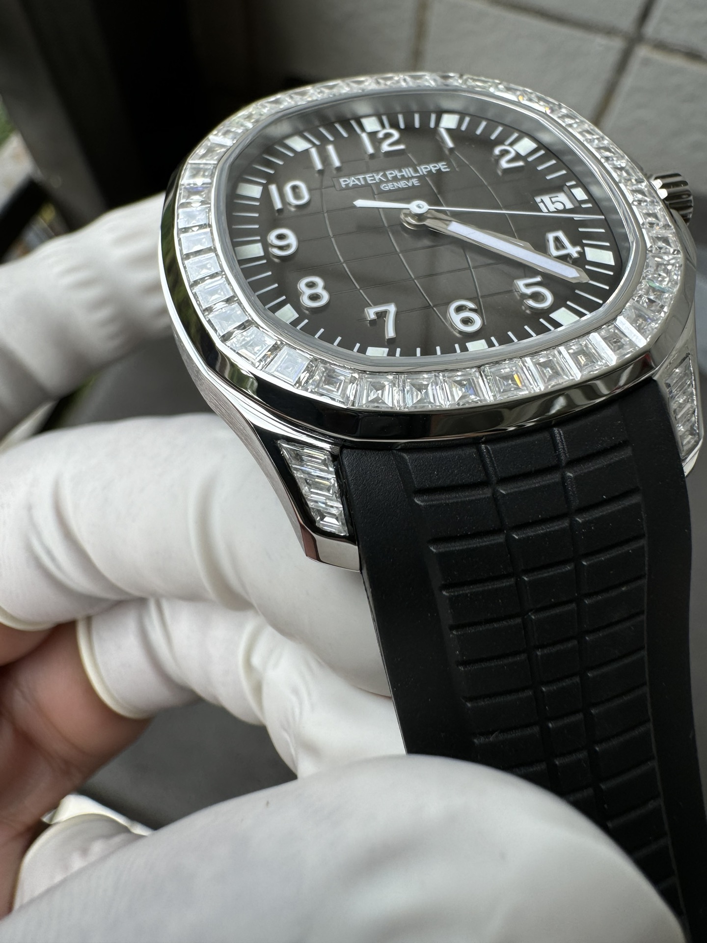 Super Clone 1:1 Patek Philippe Aquanaut Black Dial – Diamond Bezel / Black Rubber Strap / Date Display