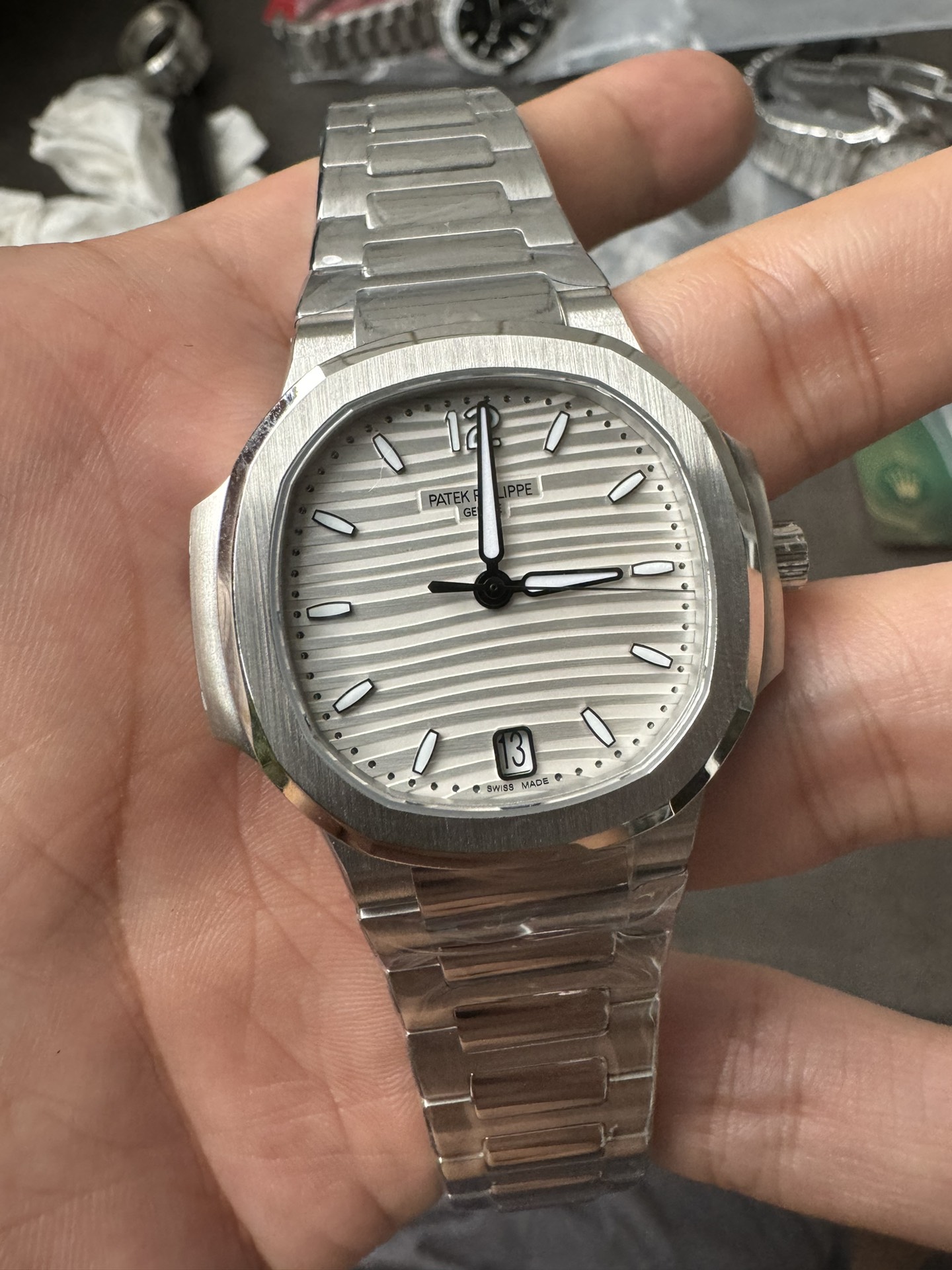 Super Clone 1:1 Patek Philippe Nautilus 7118/1A – Stainless Steel / Silver Embossed Dial