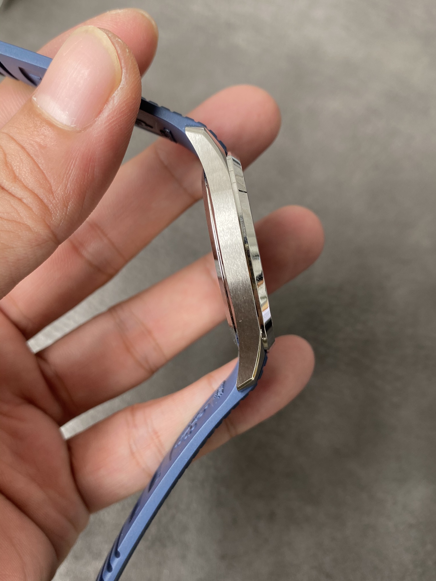 Super Clone 1:1 Patek Philippe Aquanaut 5168G – Blue Dial / Blue Rubber Strap