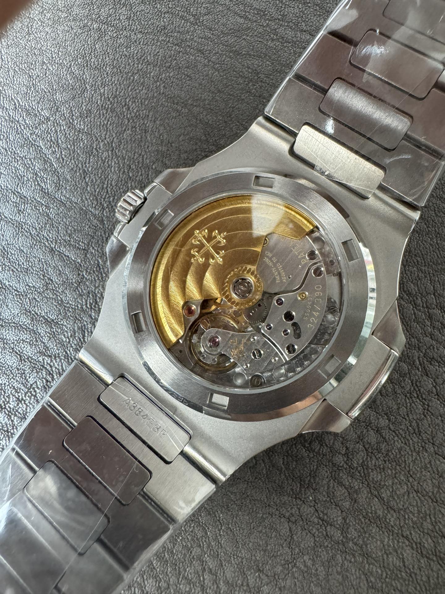 Super Clone 1:1 Patek Philippe Nautilus 5711/1A – White Dial / Stainless Steel Bracelet / Date Display