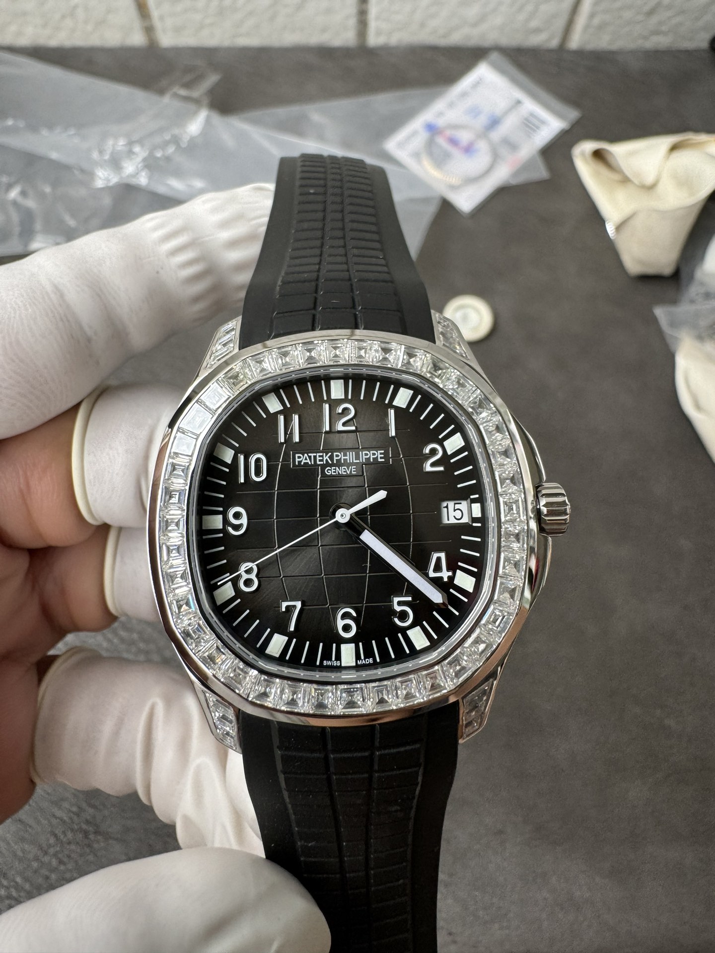 Super Clone 1:1 Patek Philippe Aquanaut Black Dial – Diamond Bezel / Black Rubber Strap / Date Display