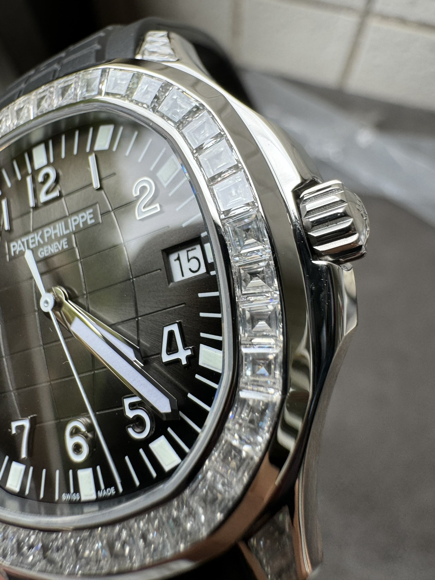 Super Clone 1:1 Patek Philippe Aquanaut Black Dial – Diamond Bezel / Black Rubber Strap / Date Display