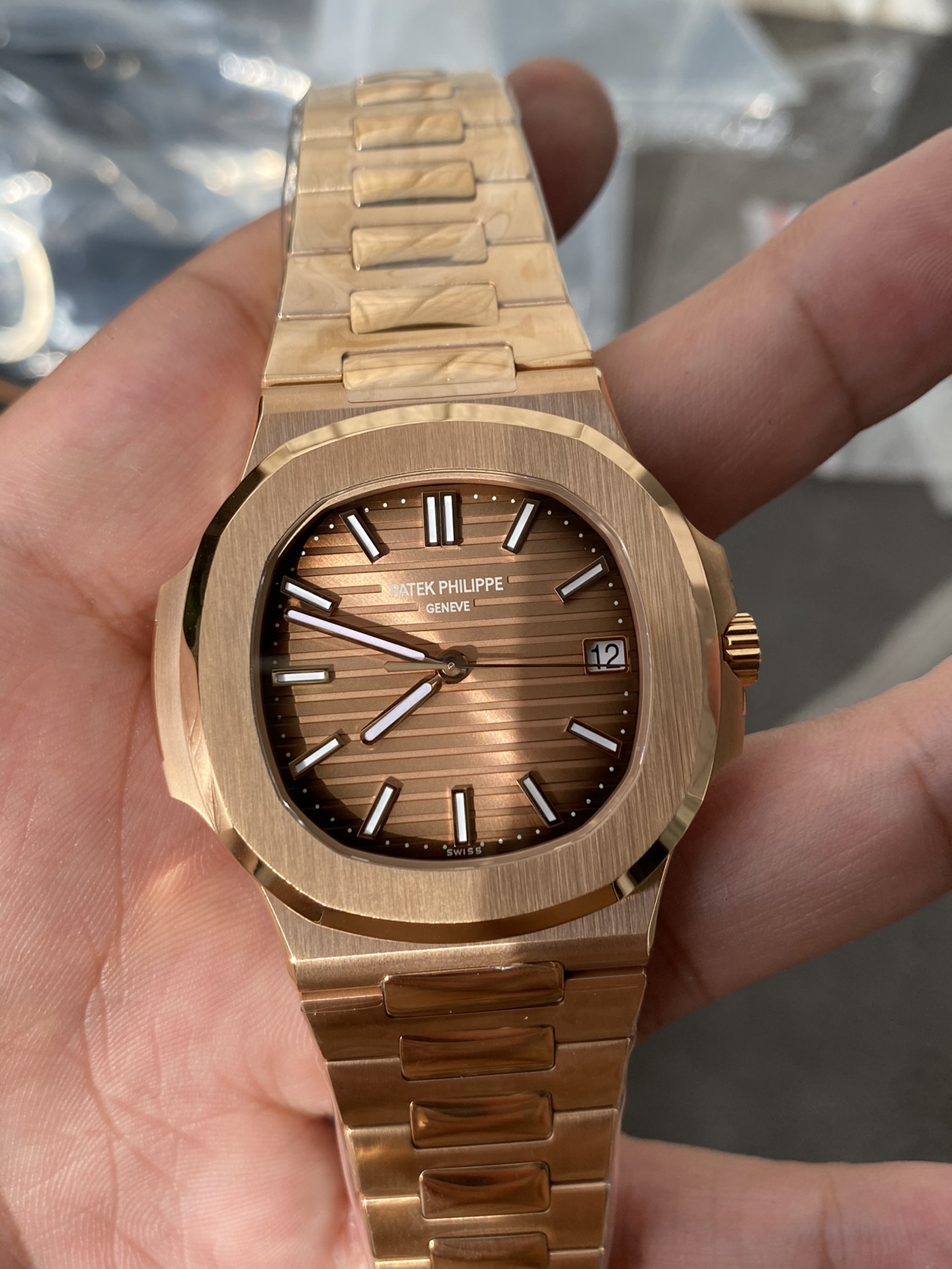 Super Clone 1:1 Patek Philippe Nautilus 5711/1R – Rose Gold / Chocolate Brown Dial / Full RG Bracelet / Date Display