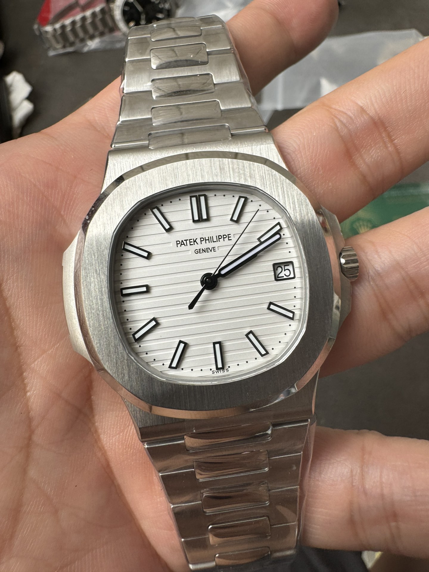 Super Clone 1:1 Patek Philippe Nautilus 5711/1A – White Dial / Stainless Steel Bracelet / Date Display