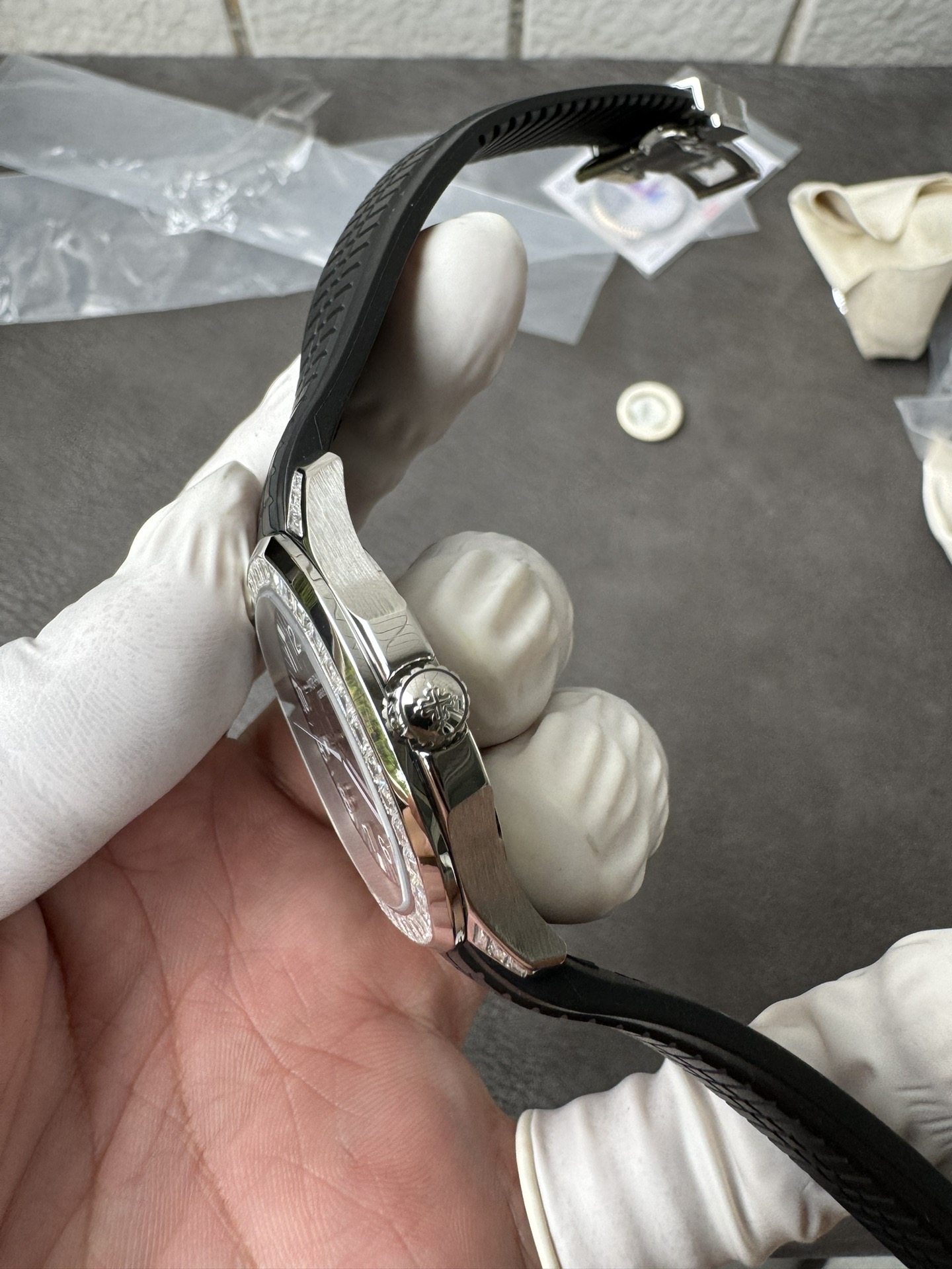 Super Clone 1:1 Patek Philippe Aquanaut Black Dial – Diamond Bezel / Black Rubber Strap / Date Display