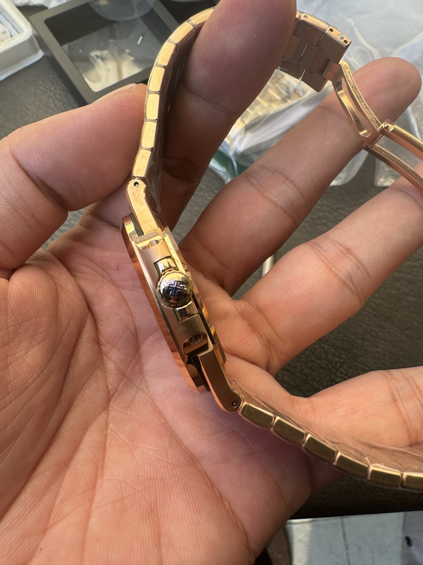 Super Clone 1:1 Patek Philippe Nautilus 5711/1R – Rose Gold / Smoked Grey Dial / Full RG Bracelet / Date Display