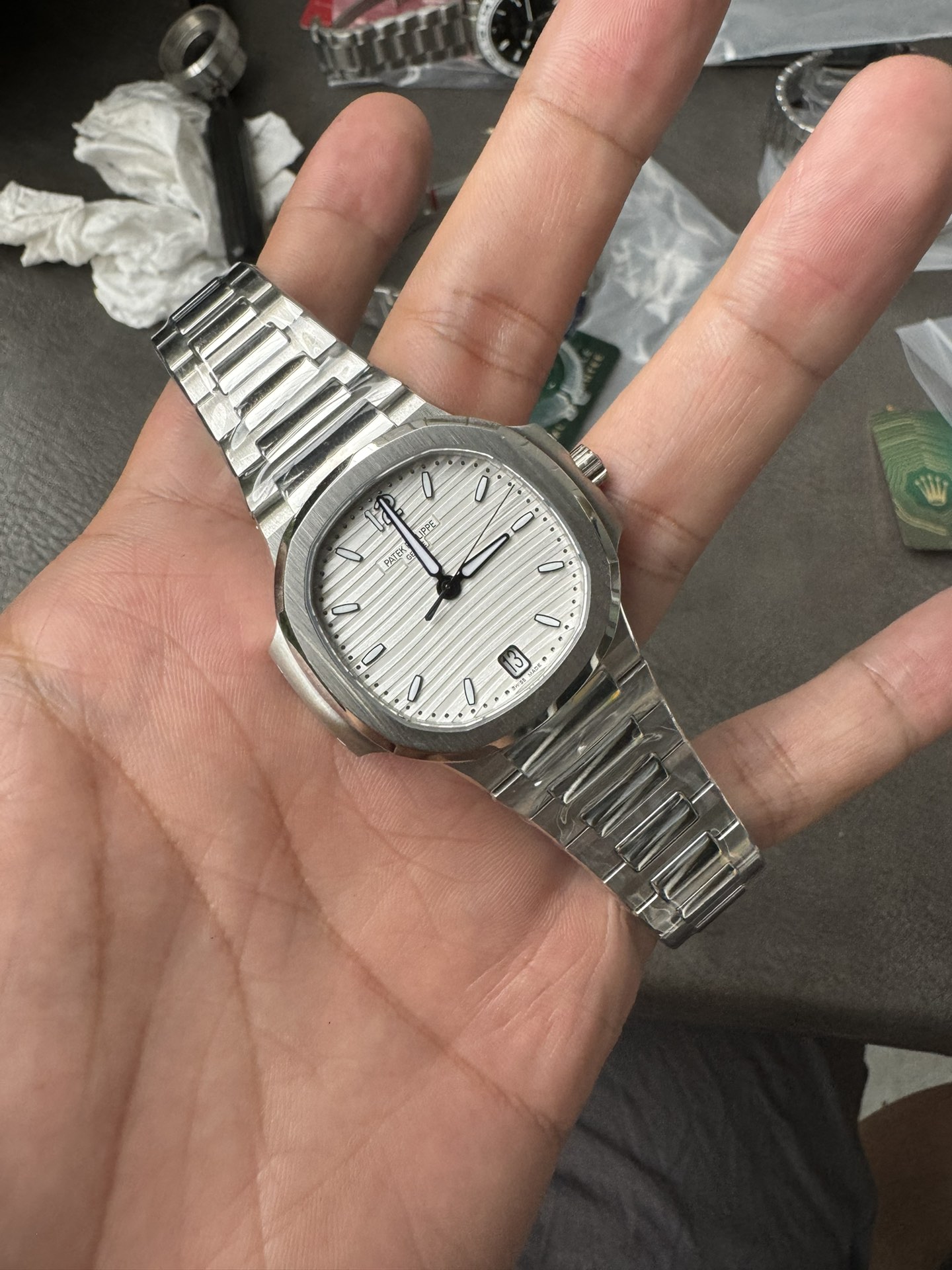 Super Clone 1:1 Patek Philippe Nautilus 7118/1A – Stainless Steel / Silver Embossed Dial