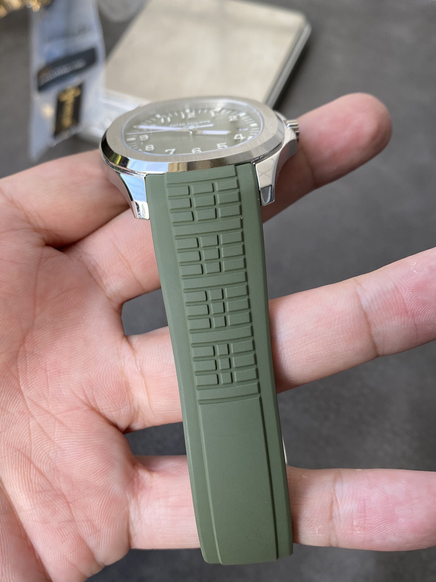 Super Clone 1:1 Patek Philippe Aquanaut 5168G – Green Olive Dial / Vero Rubber Strap / Date Display