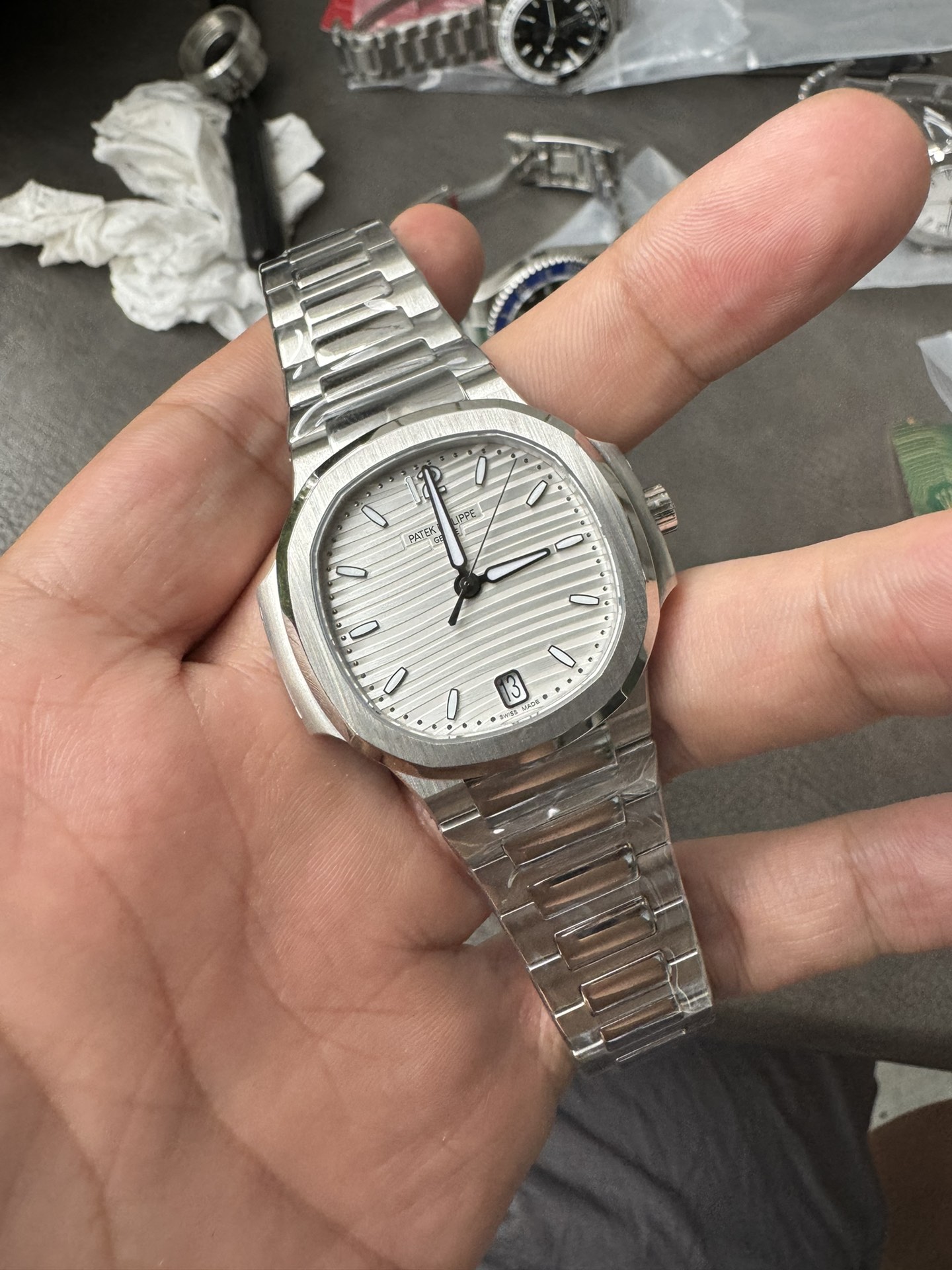 Super Clone 1:1 Patek Philippe Nautilus 7118/1A – Stainless Steel / Silver Embossed Dial
