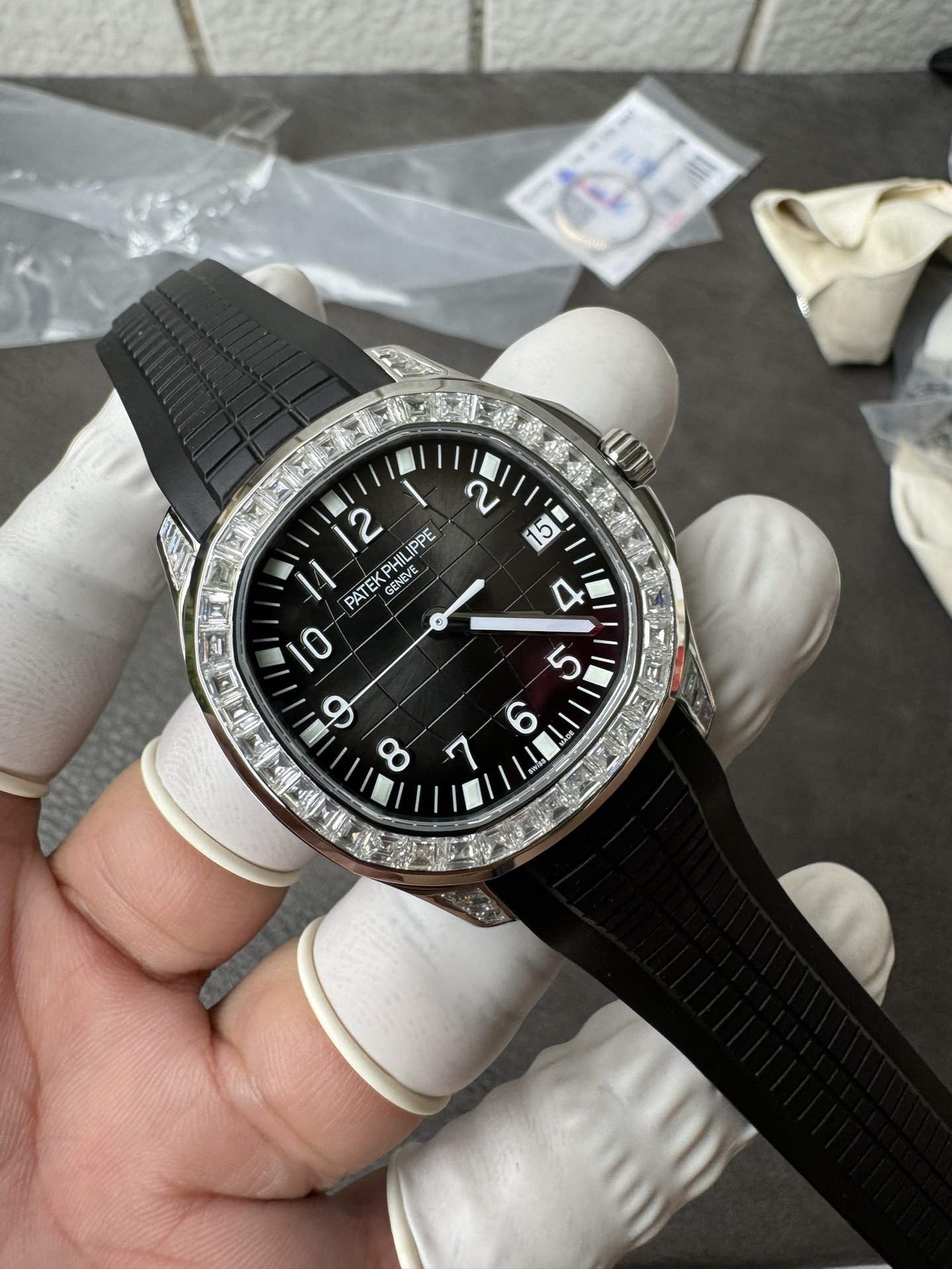 Super Clone 1:1 Patek Philippe Aquanaut Black Dial – Diamond Bezel / Black Rubber Strap / Date Display