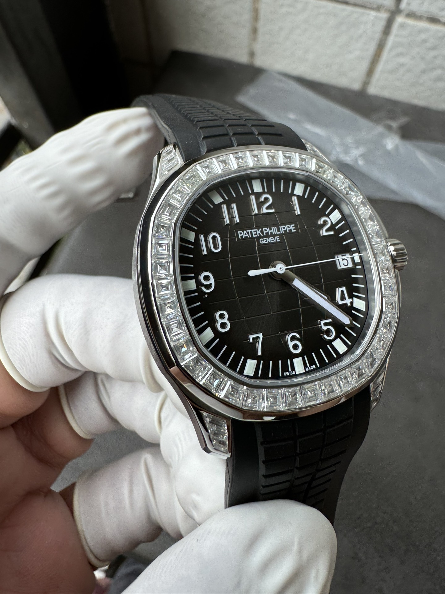 Super Clone 1:1 Patek Philippe Aquanaut Black Dial – Diamond Bezel / Black Rubber Strap / Date Display