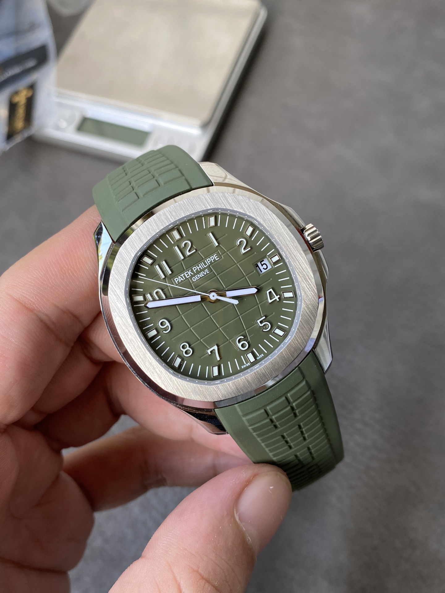 Super Clone 1:1 Patek Philippe Aquanaut 5168G – Green Olive Dial / Vero Rubber Strap / Date Display