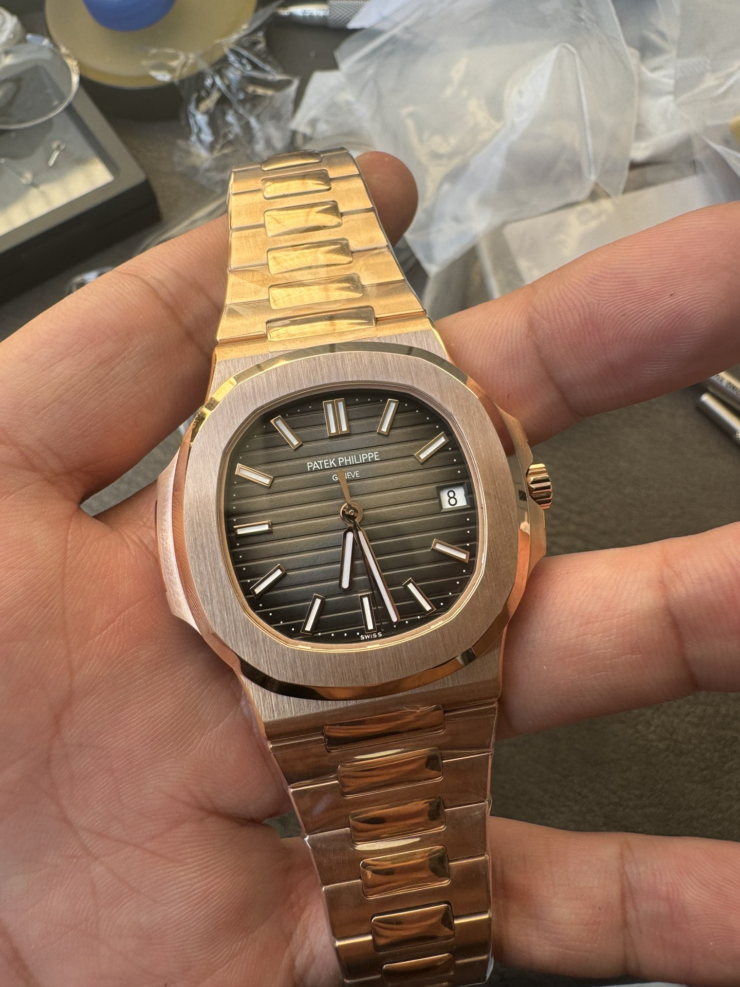 Super Clone 1:1 Patek Philippe Nautilus 5711/1R – Rose Gold / Smoked Grey Dial / Full RG Bracelet / Date Display