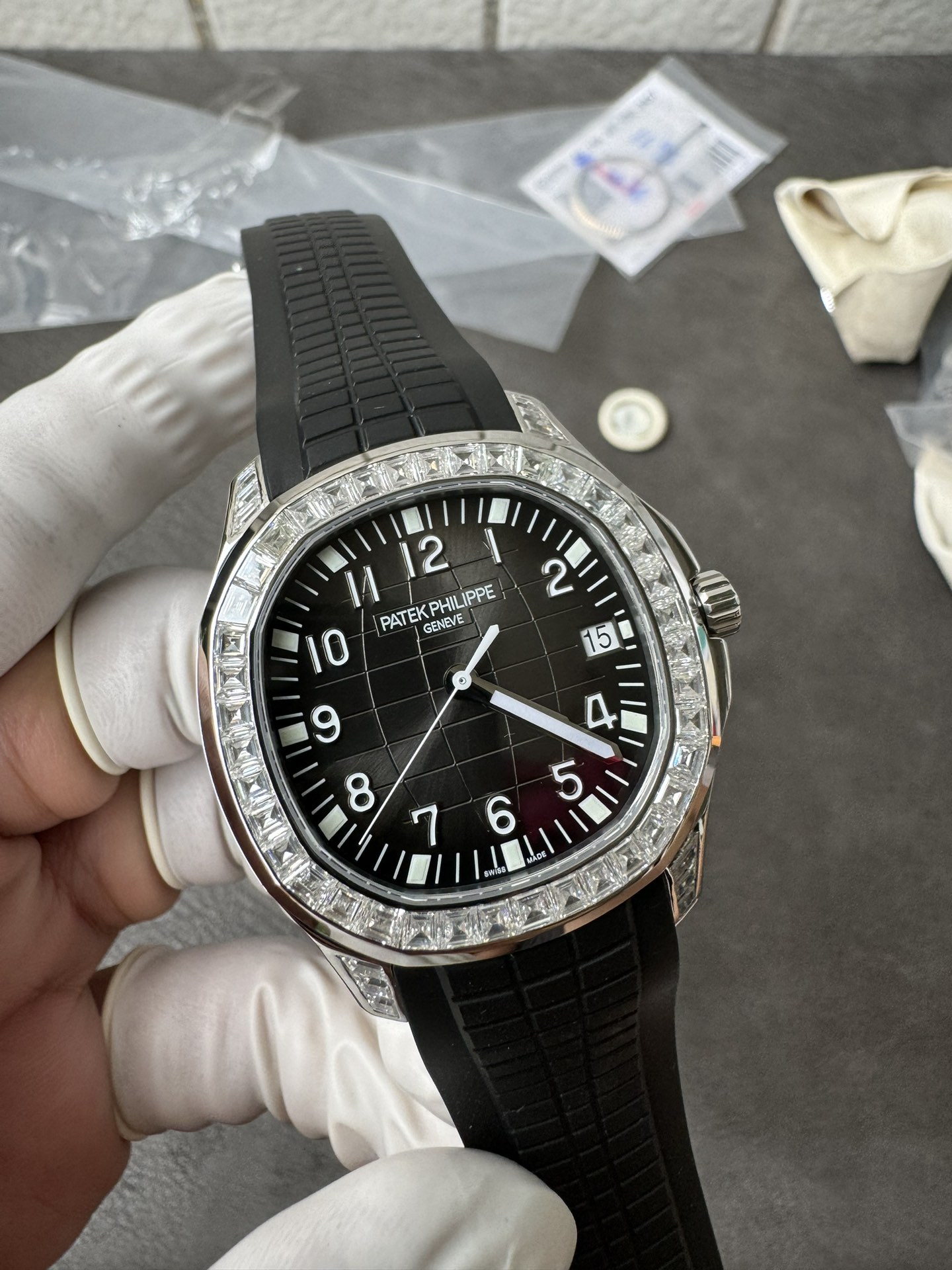 Super Clone 1:1 Patek Philippe Aquanaut Black Dial – Diamond Bezel / Black Rubber Strap / Date Display
