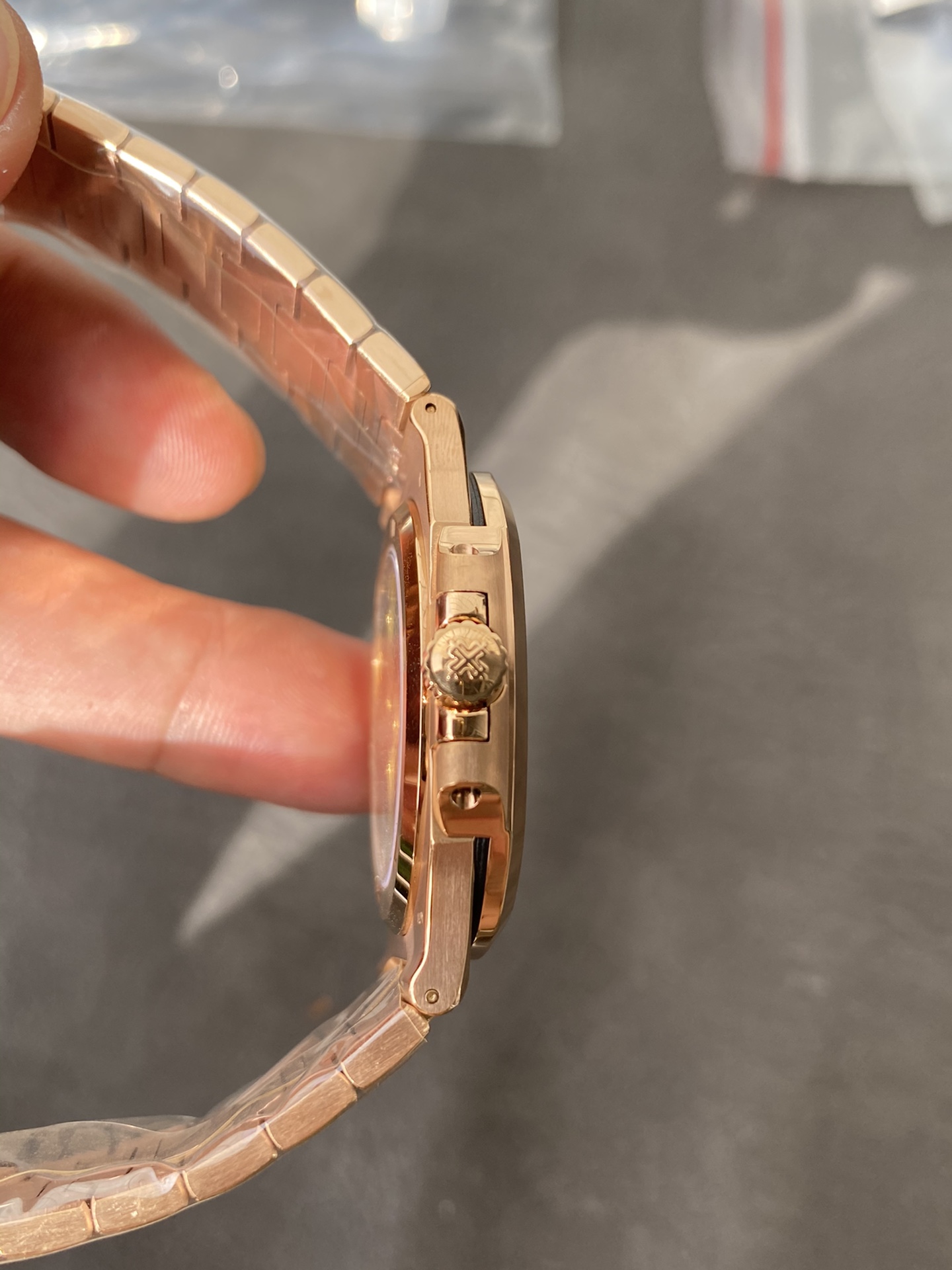 Super Clone 1:1 Patek Philippe Nautilus 5711/1R – Rose Gold / Chocolate Brown Dial / Full RG Bracelet / Date Display