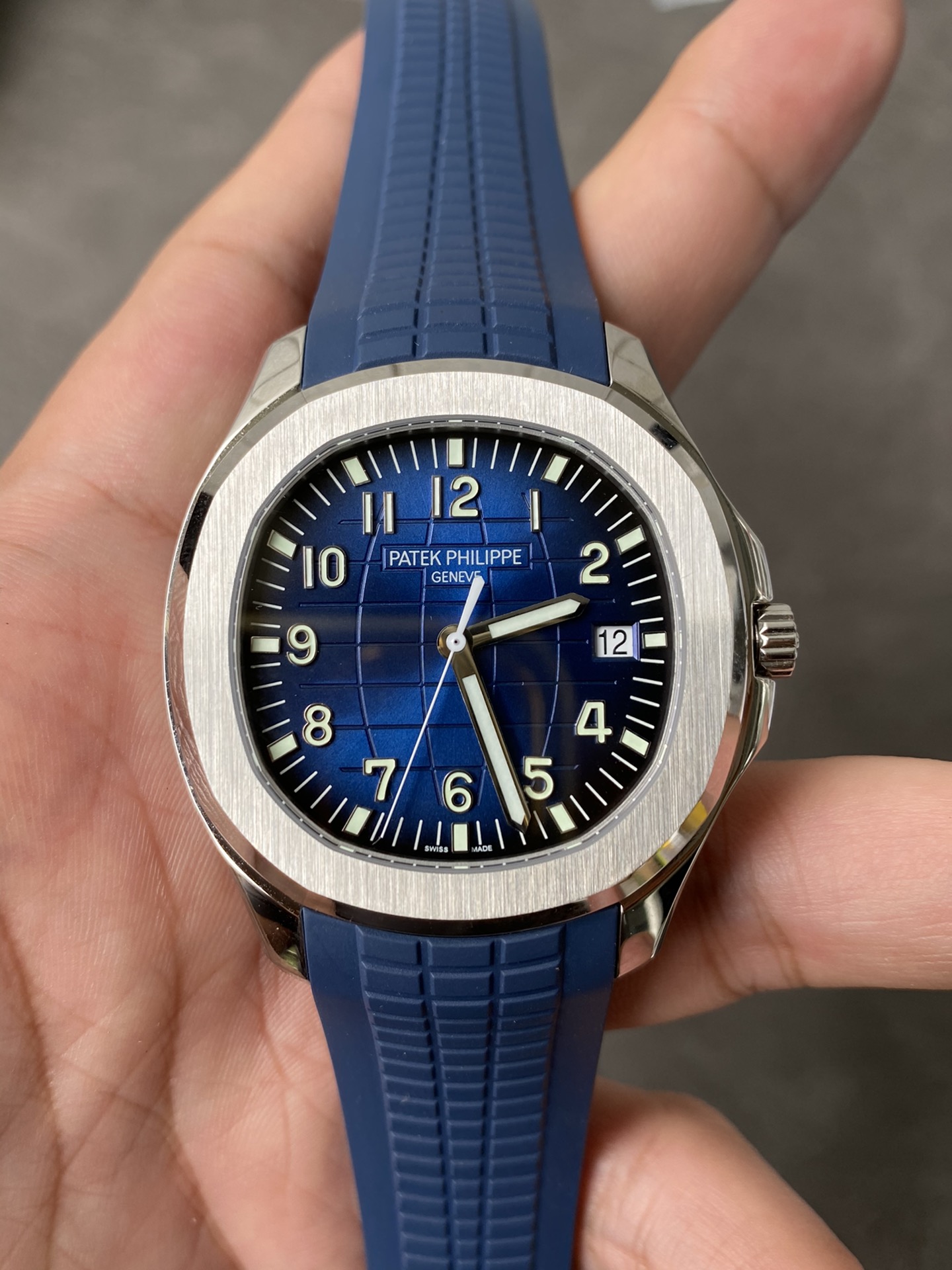 Super Clone 1:1 Patek Philippe Aquanaut 5168G – Blue Dial / Blue Rubber Strap