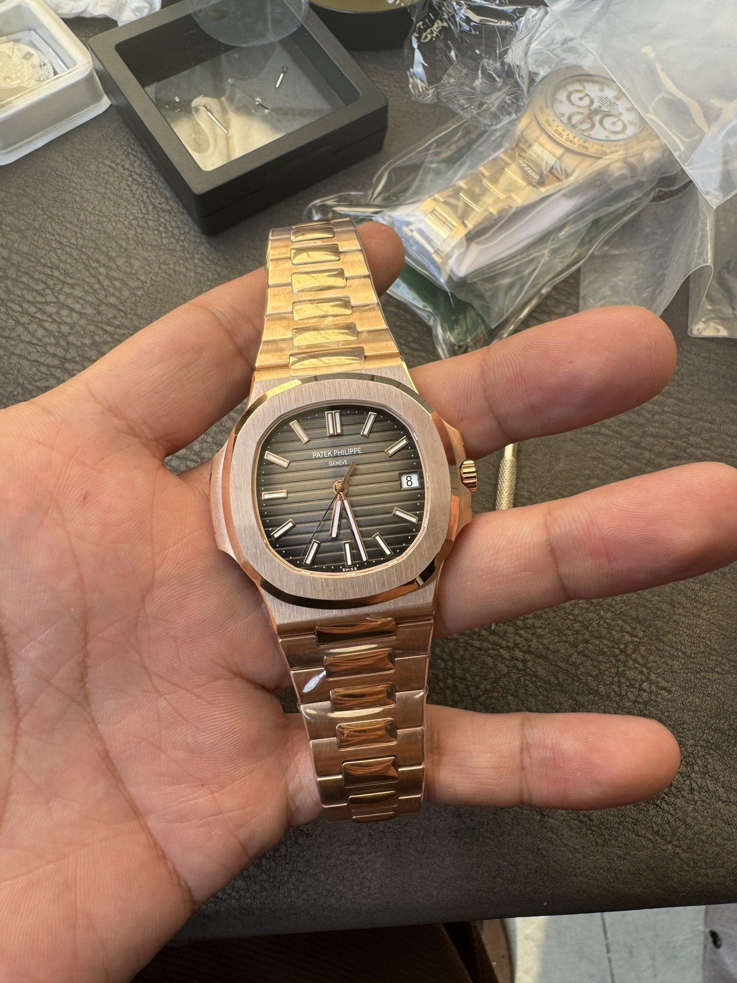Super Clone 1:1 Patek Philippe Nautilus 5711/1R – Rose Gold / Smoked Grey Dial / Full RG Bracelet / Date Display