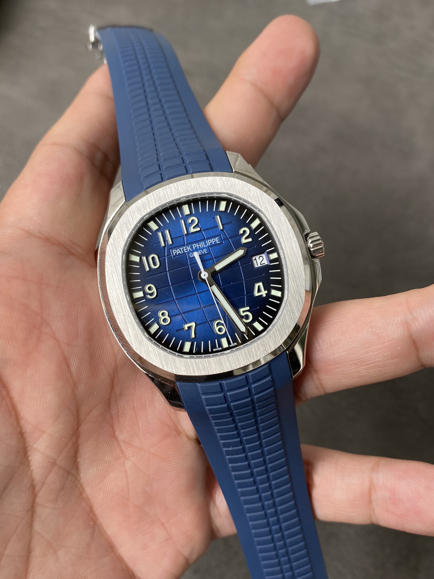 Super Clone 1:1 Patek Philippe Aquanaut 5168G – Blue Dial / Blue Rubber Strap