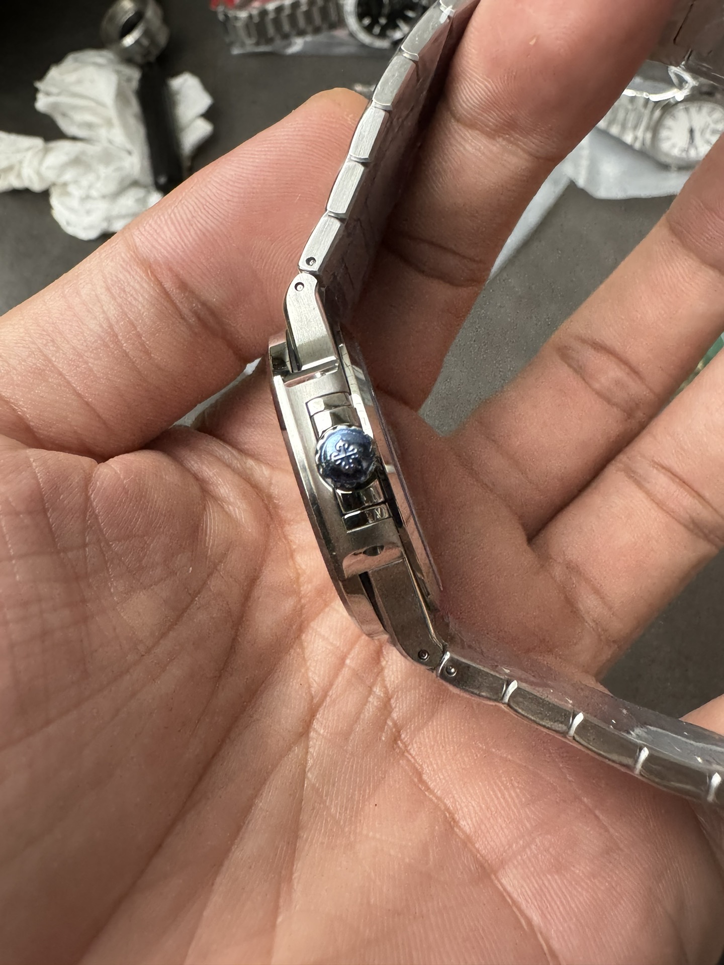 Super Clone 1:1 Patek Philippe Nautilus 7118/1A – Stainless Steel / Silver Embossed Dial