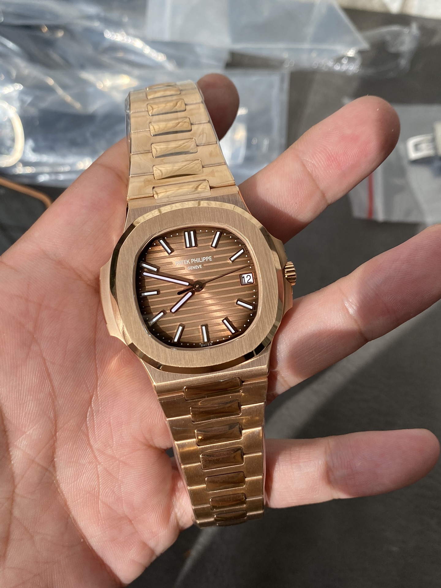Super Clone 1:1 Patek Philippe Nautilus 5711/1R – Rose Gold / Chocolate Brown Dial / Full RG Bracelet / Date Display