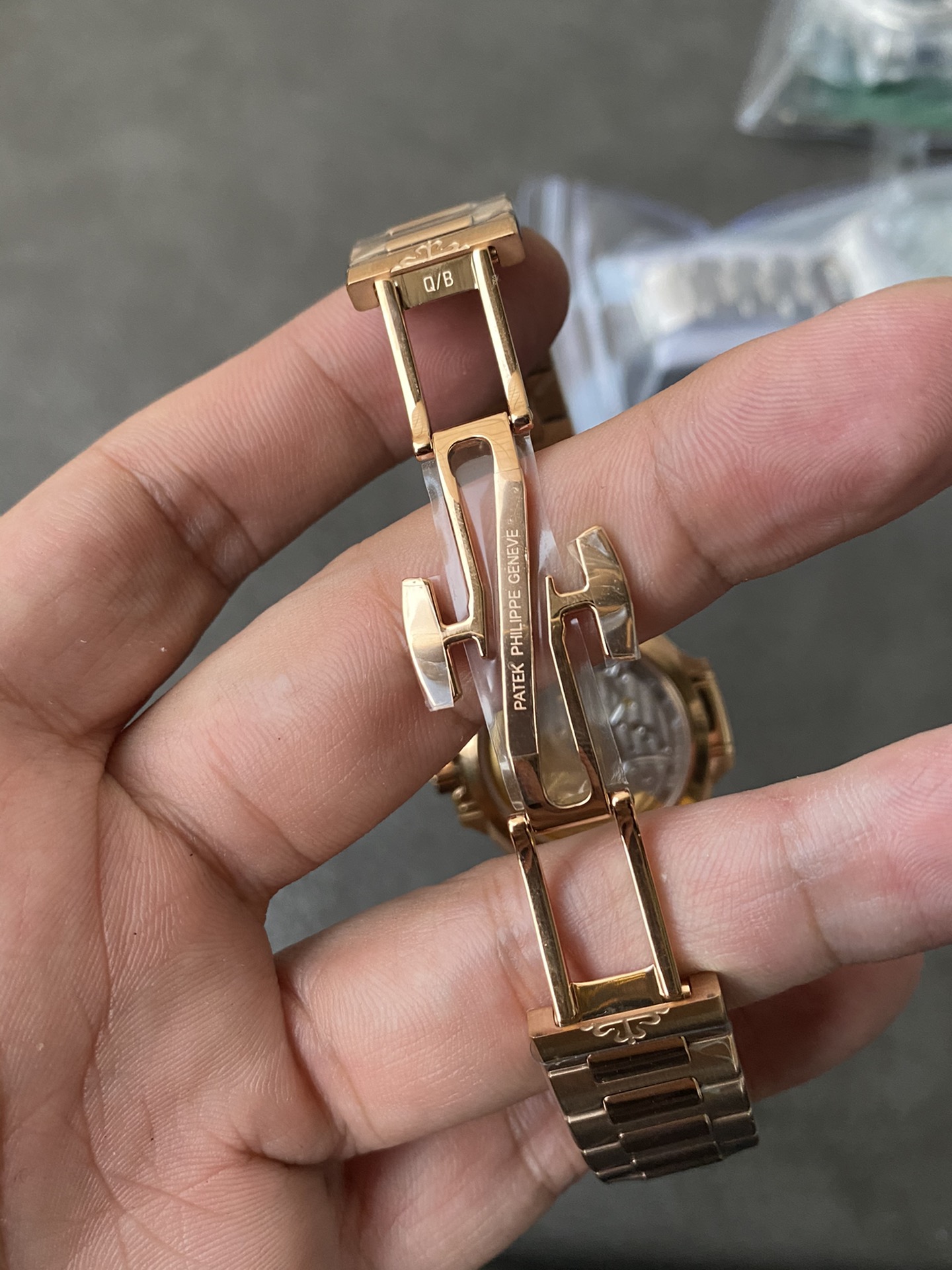 Super Clone 1:1 Patek Philippe Nautilus 7118/1R – Rose Gold / White Embossed Dial