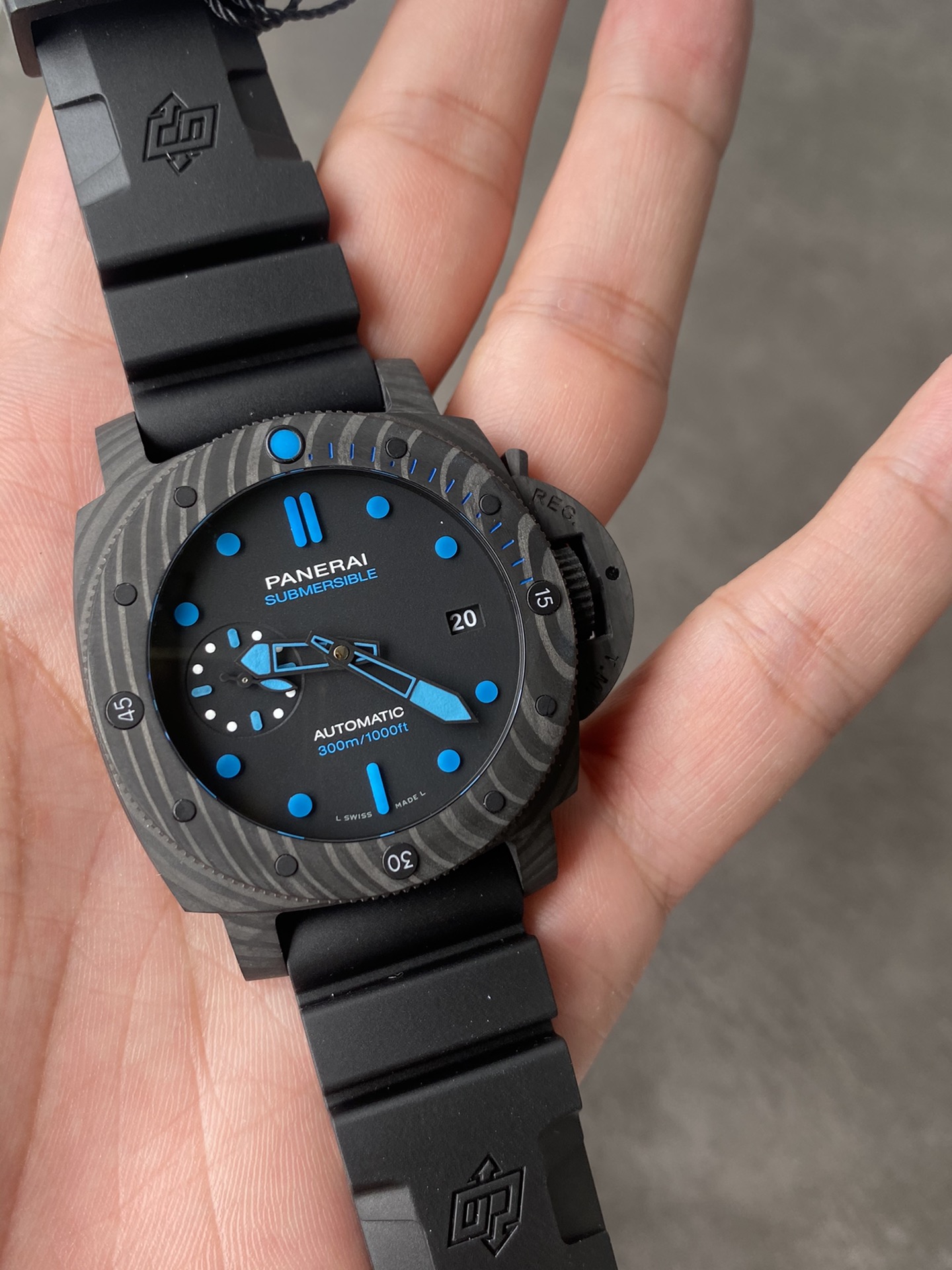 Super Clone 1:1 Panerai Submersible PAM00960 – Carbotech Case / Blue Markers / Black Rubber Strap / 42mm