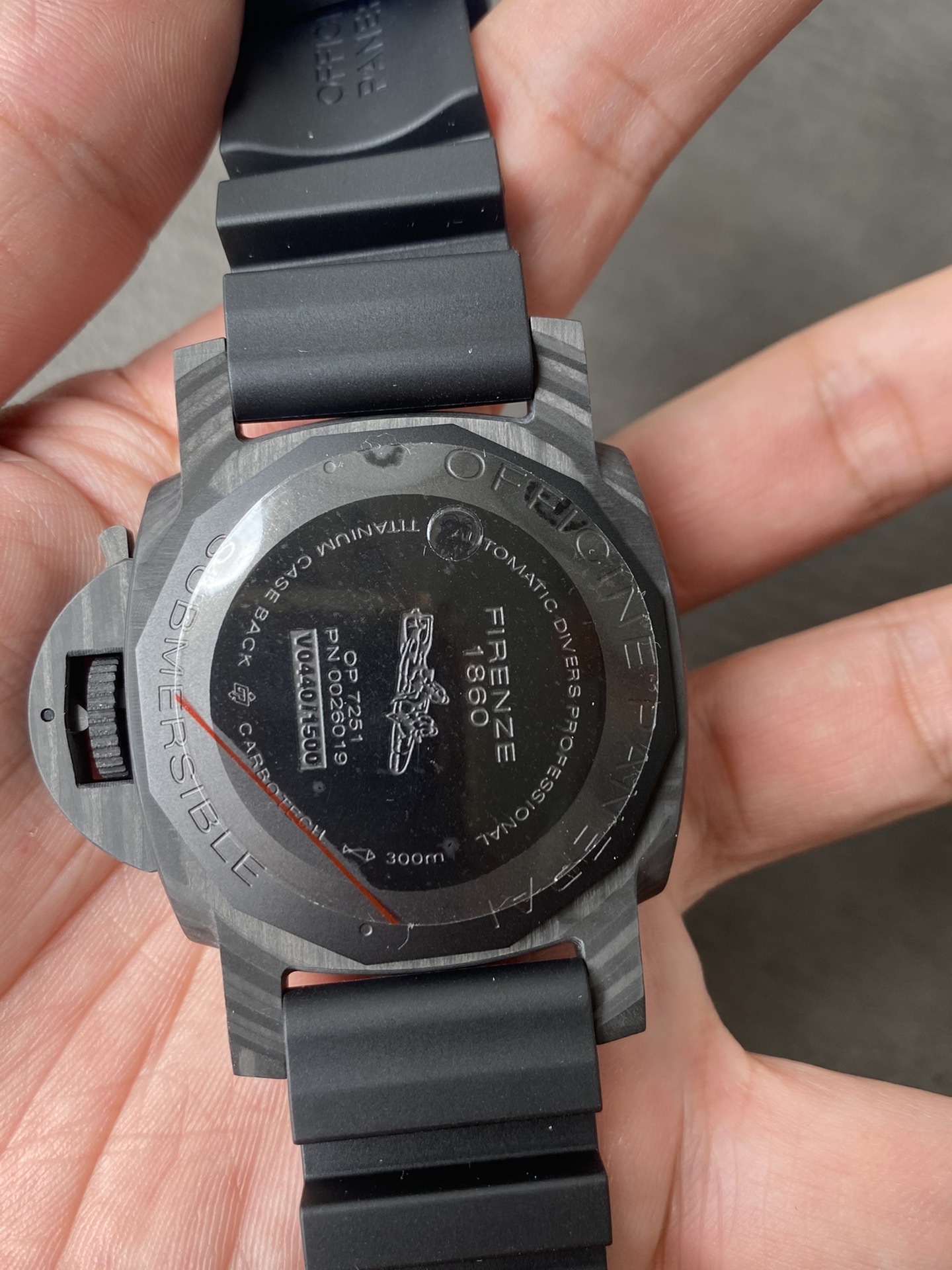 Super Clone 1:1 Panerai Submersible PAM00960 – Carbotech Case / Blue Markers / Black Rubber Strap / 42mm