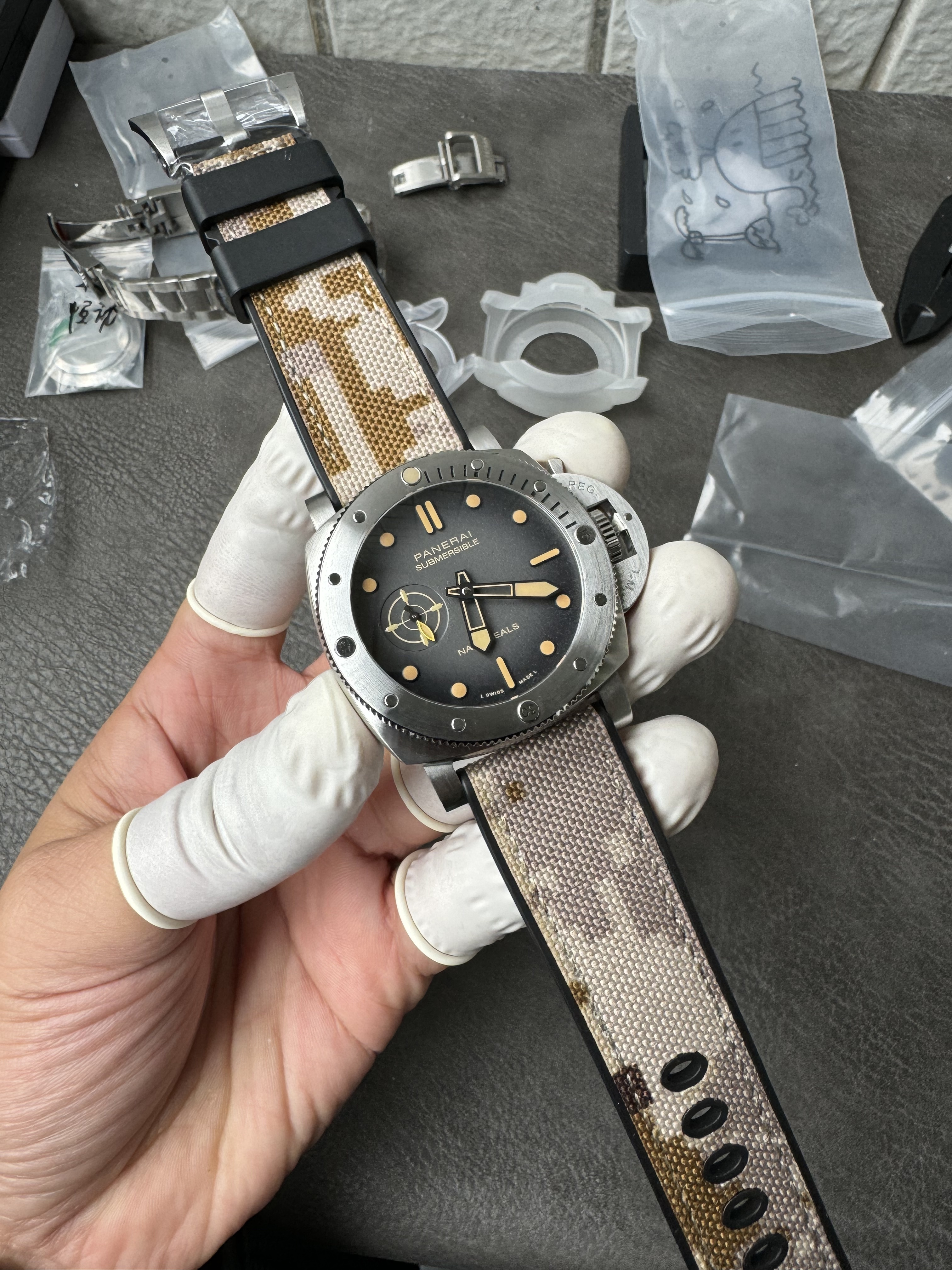 Super Clone 1:1 Panerai Submersible PAM1518 Navy SEALs – 44mm / Black Dial / Camo Strap