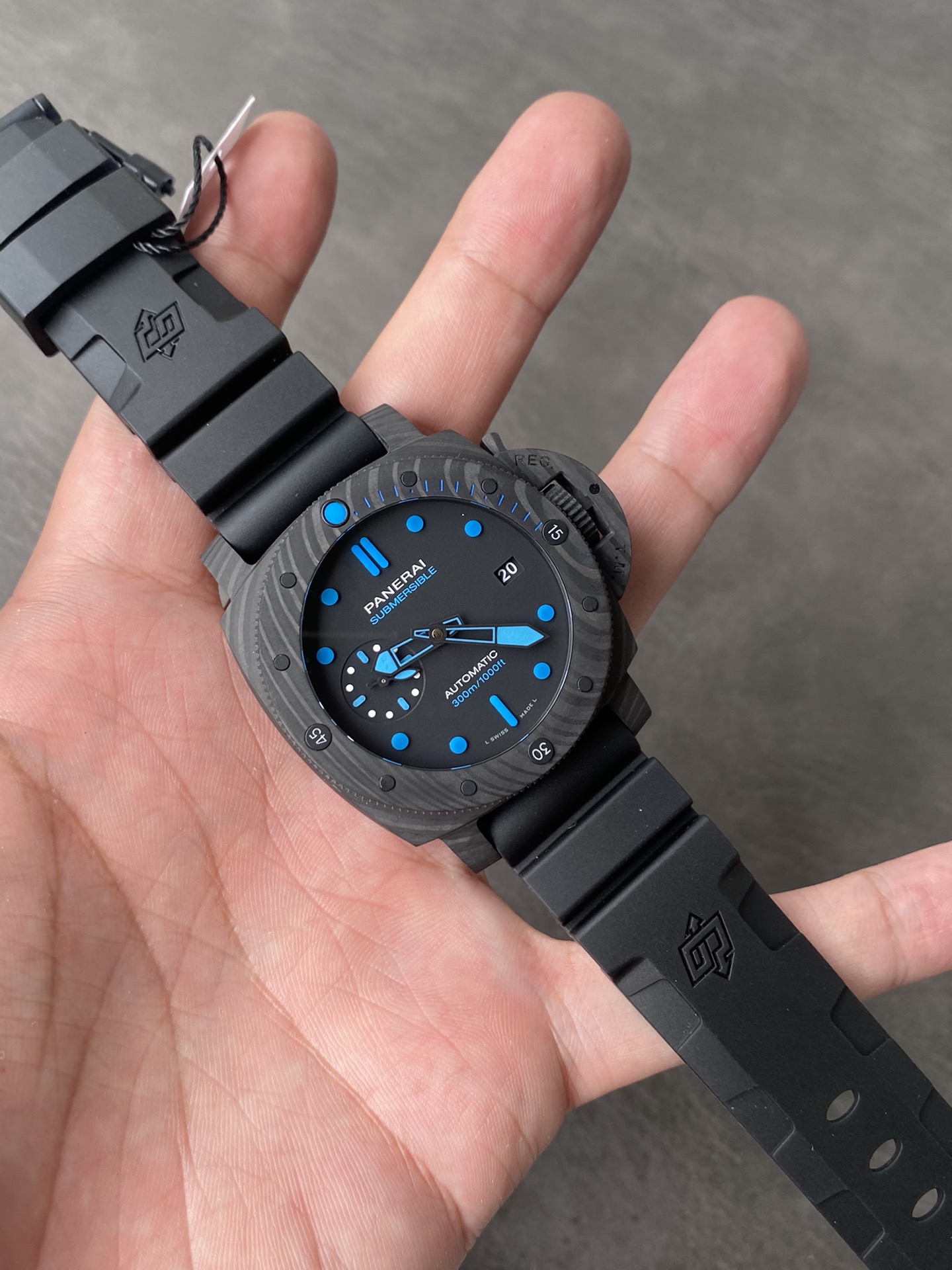 Super Clone 1:1 Panerai Submersible PAM00960 – Carbotech Case / Blue Markers / Black Rubber Strap / 42mm