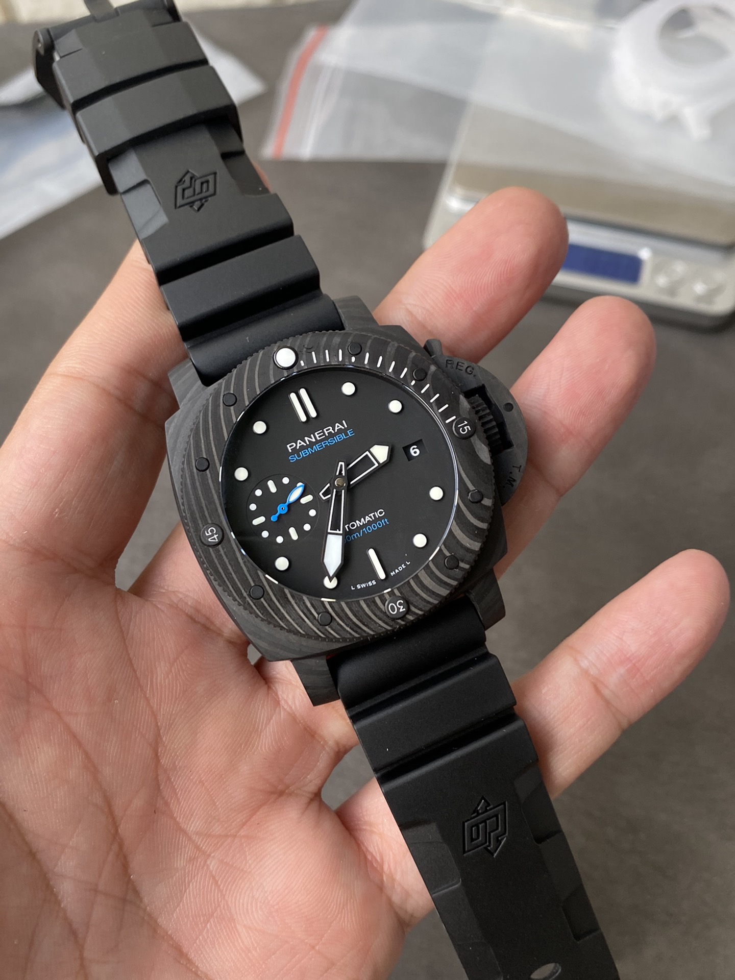 Super Clone 1:1 Panerai Submersible PAM2231 – Carbotech Bezel / Black Rubber Strap